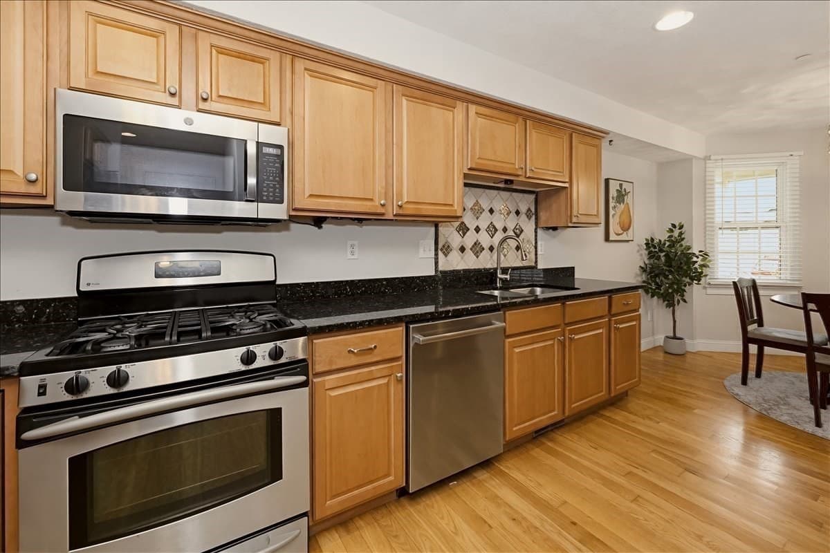 Condominium at 10 Charnstaff Lane # 202, Billerica MA 01821, Billerica, photo 12 of 42