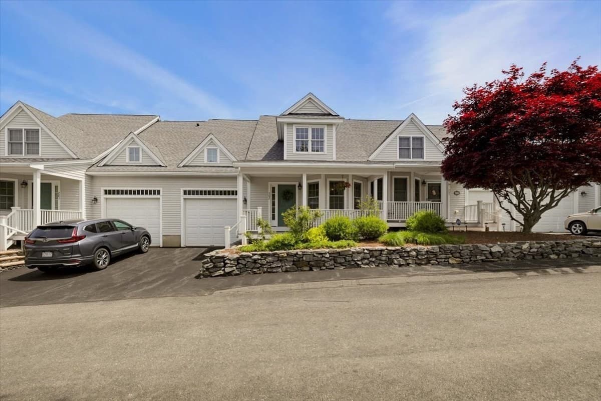 10 Charnstaff Lane # 202, Billerica MA 01821