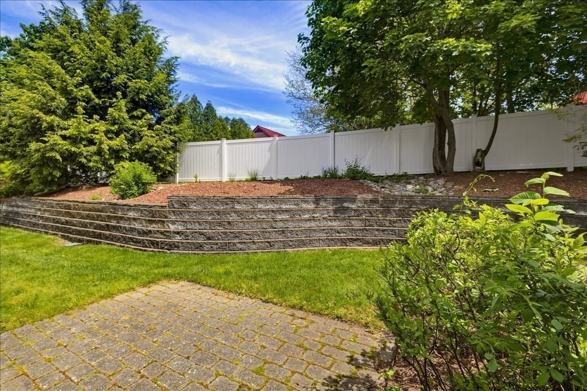 Condominium at 10 Charnstaff Lane # 202, Billerica MA 01821, Billerica, photo 39 of 42