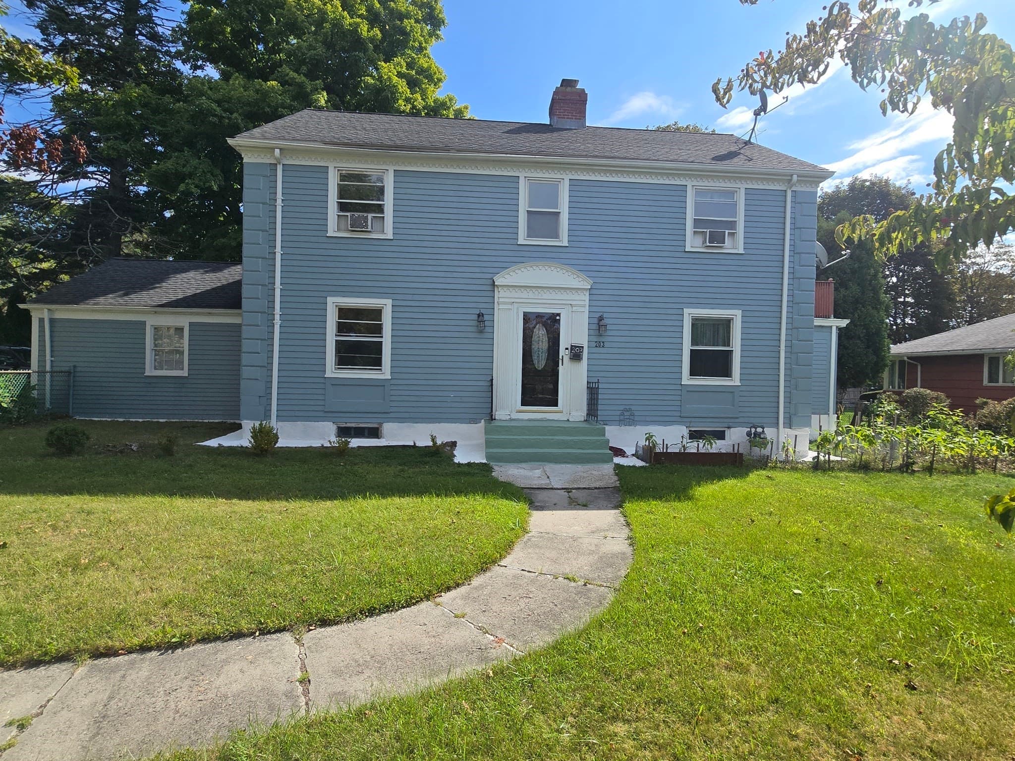 203 Burncoat St, Worcester MA 01606