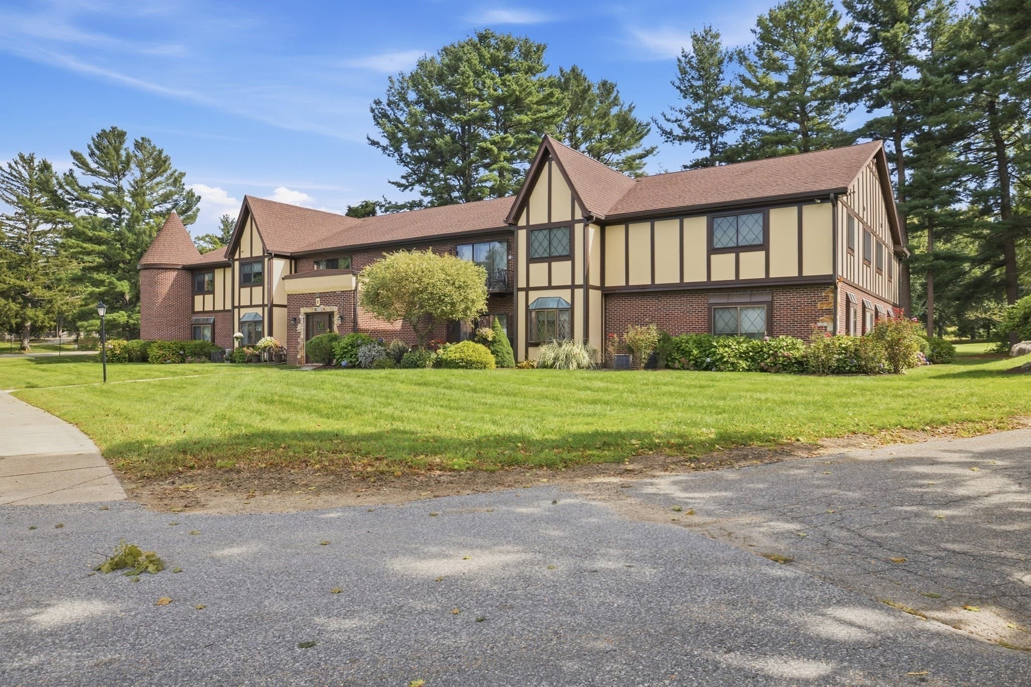 Condominium at 2 Rainbow Pond Drive # 2, Walpole MA 02081, Walpole, photo 2 of 25