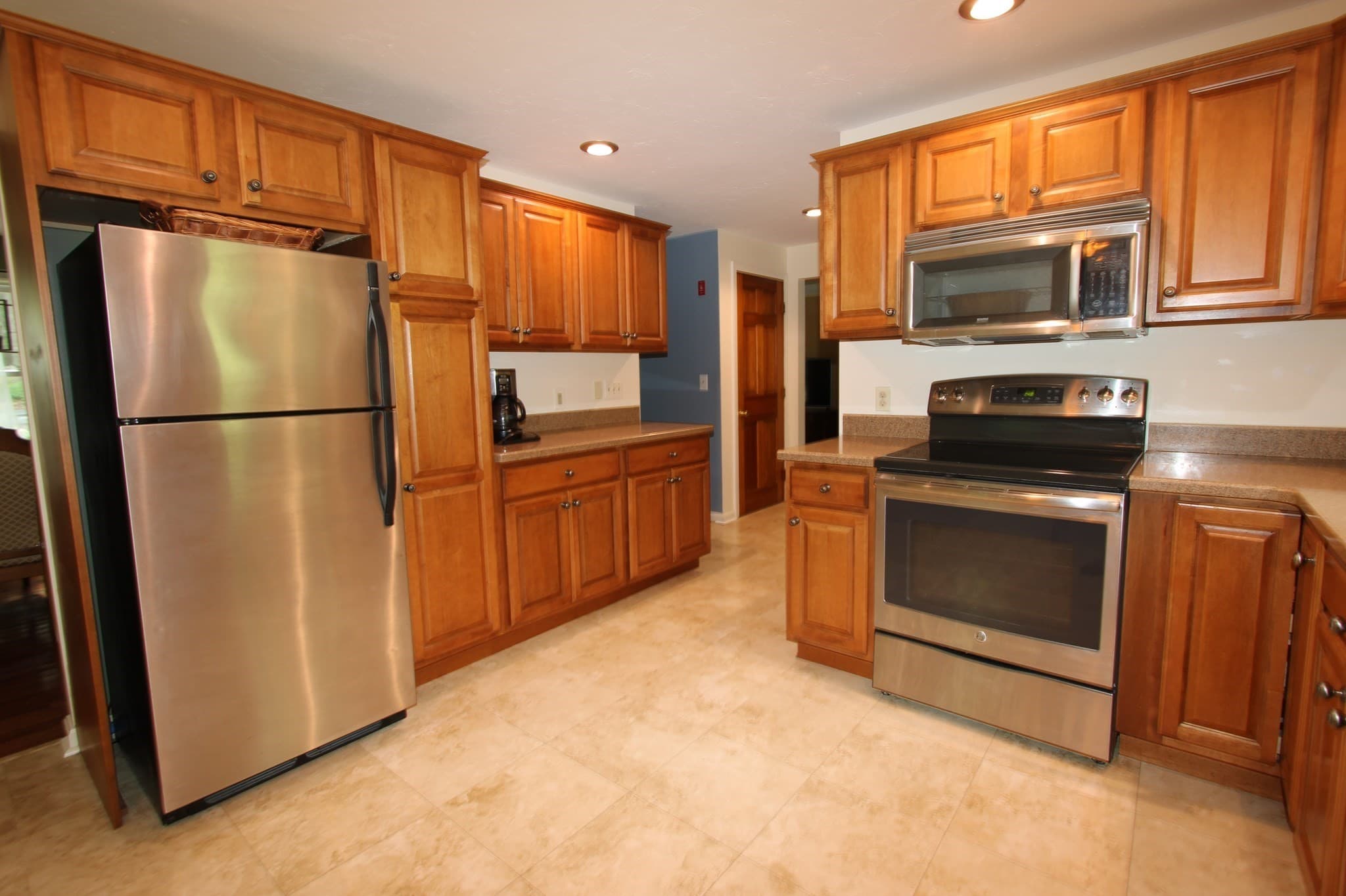 Single Family Residence at 32 Sibley Rd, Sutton MA 01590, Sutton, photo 2 of 20