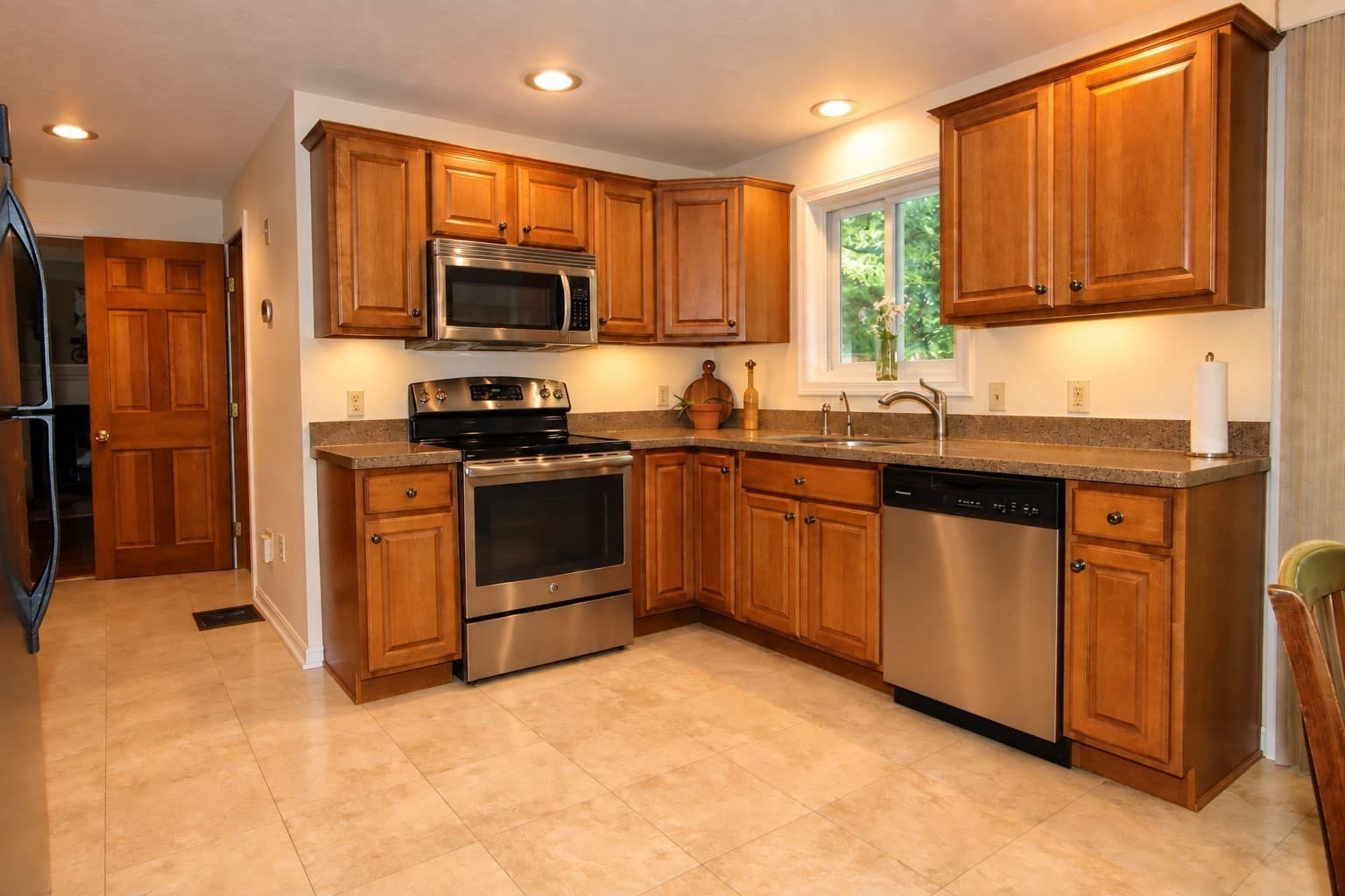 Single Family Residence at 32 Sibley Rd, Sutton MA 01590, Sutton, photo 6 of 20