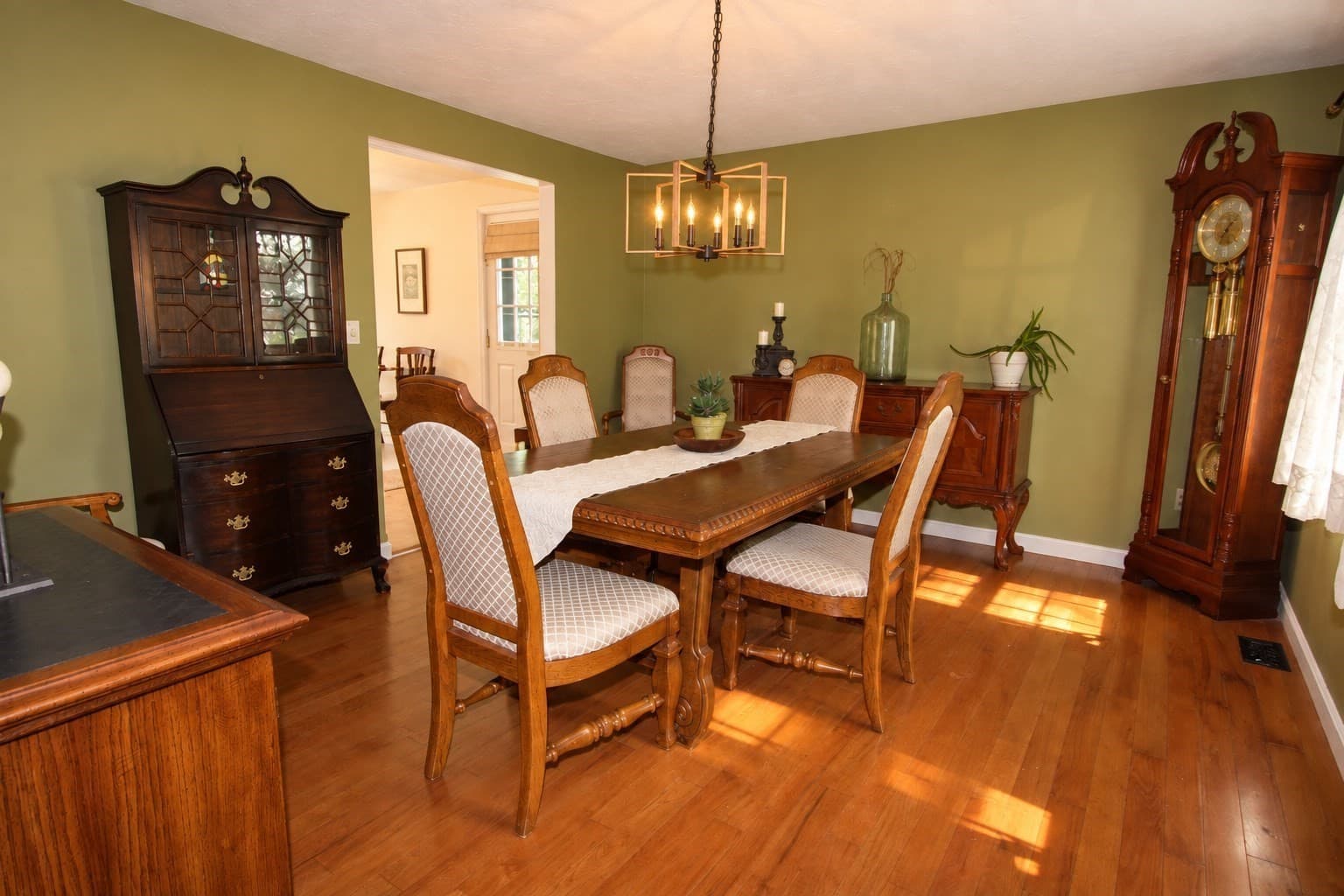 Single Family Residence at 32 Sibley Rd, Sutton MA 01590, Sutton, photo 5 of 20