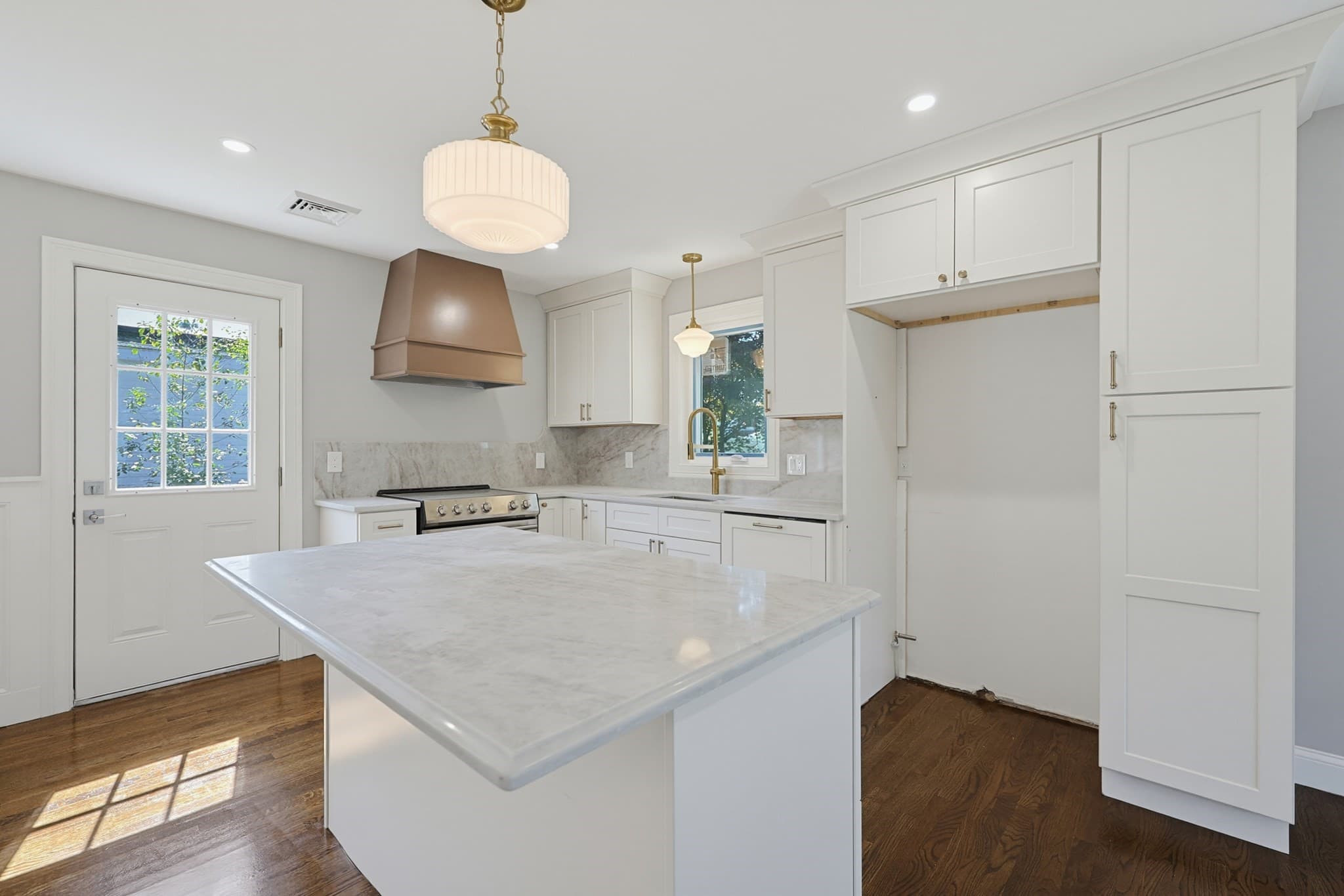 Single Family Residence at 7 Hamilton St, Framingham MA 01701, Framingham, photo 2 of 22