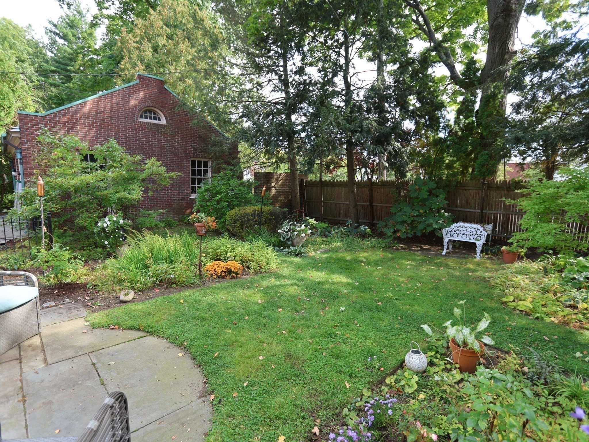 Single Family Residence at 112 Russell St, Worcester MA 01609, Worcester, photo 32 of 36