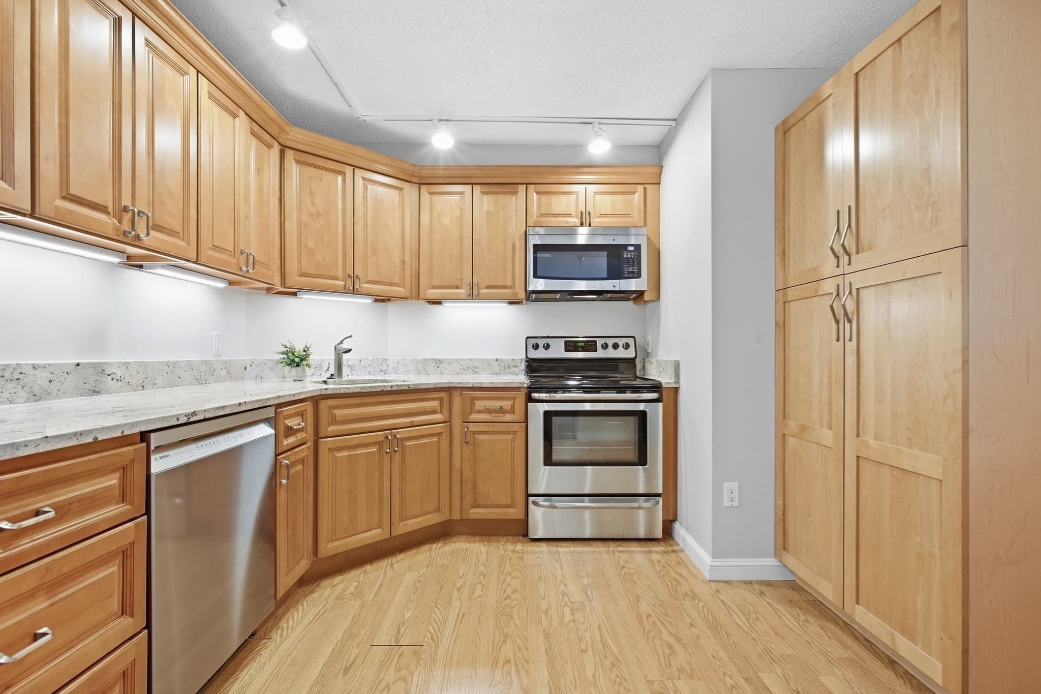 151 Coolidge Ave # 712, Watertown MA 02472