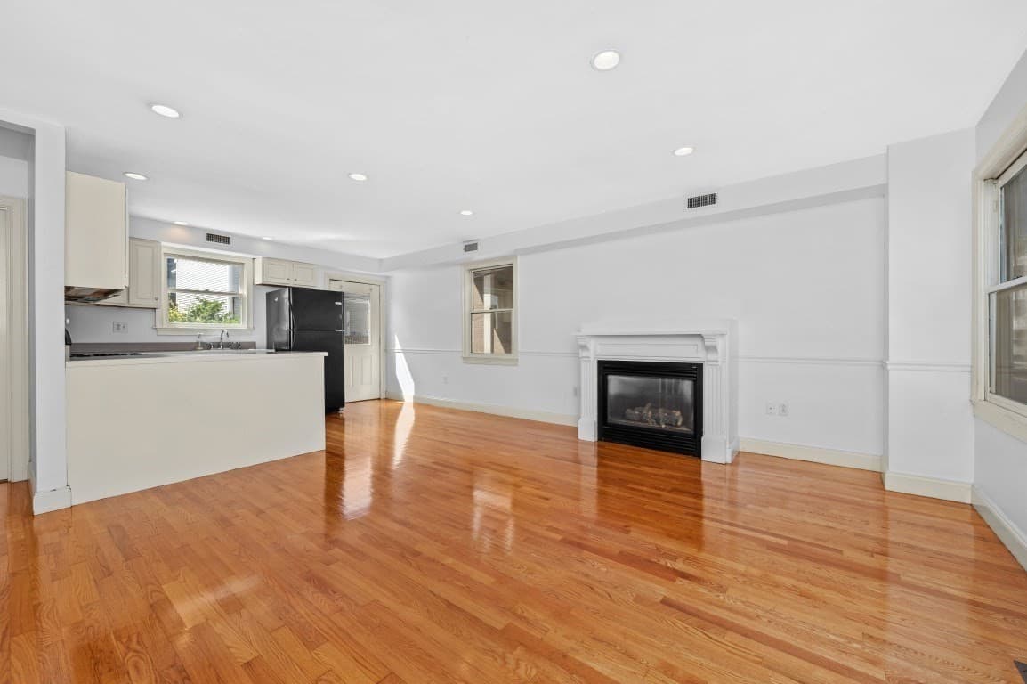 Single Family Residence at 61 Baxter St. # 61, Boston MA 02127, photo 4 of 20