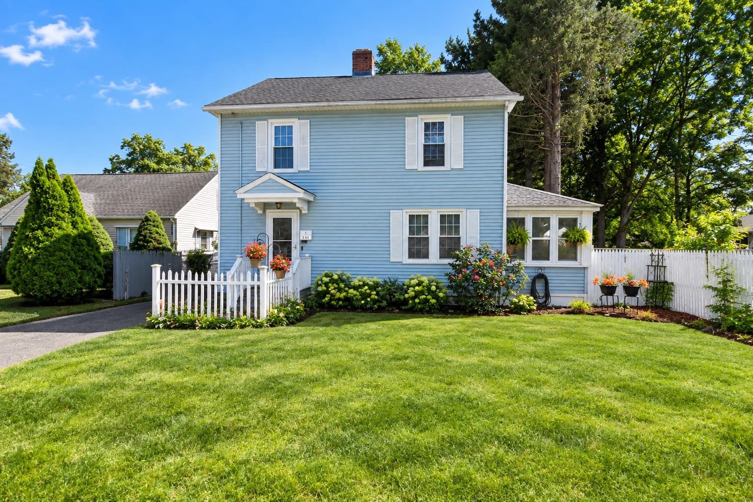 Single Family Residence at 1245 Bay St, Springfield MA 01109, Springfield, photo 2 of 38