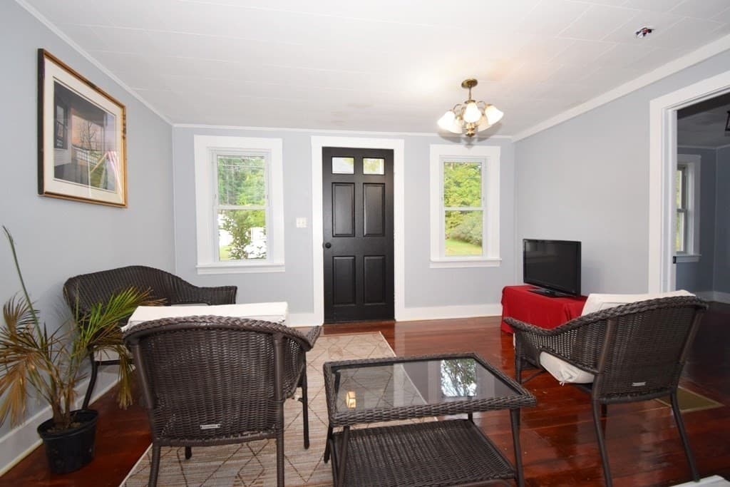 Single Family Residence at 433 Putnam Hill Rd, Sutton MA 01590, Sutton, photo 10 of 34