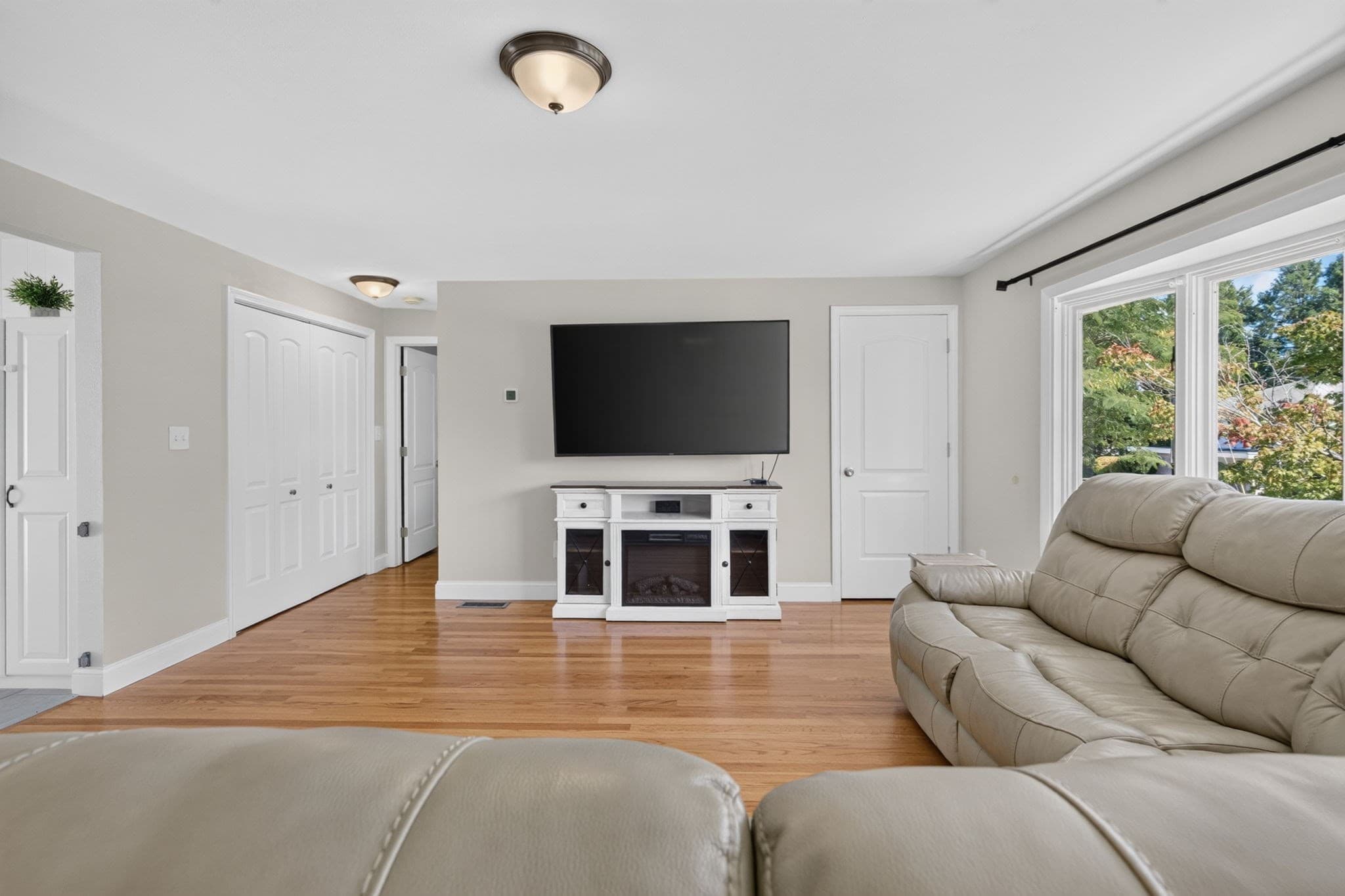 Single Family Residence at 11 Powder Hill Rd, Methuen MA 01844, Methuen, photo 5 of 40
