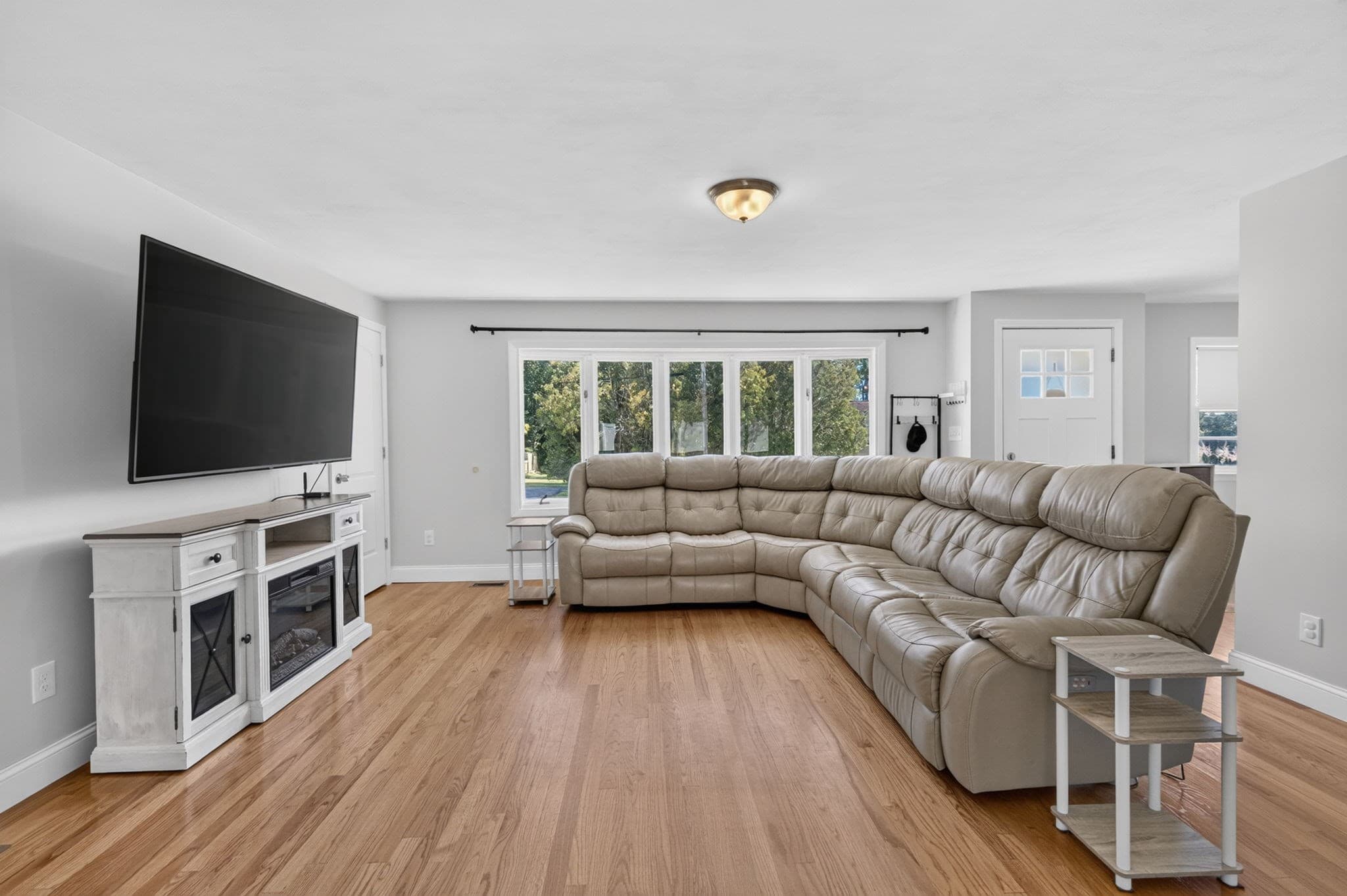 Single Family Residence at 11 Powder Hill Rd, Methuen MA 01844, Methuen, photo 4 of 40