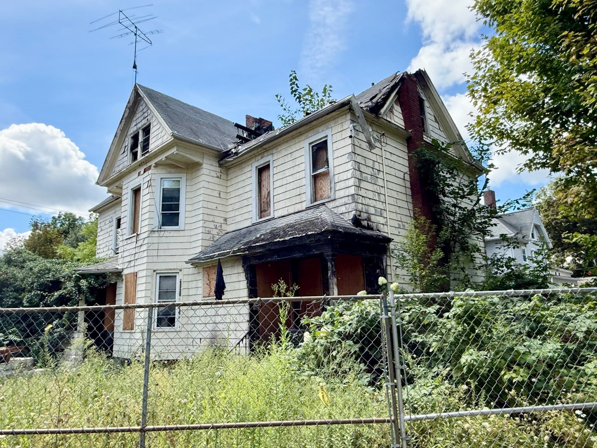 Single Family Residence at 161 Lincoln St, Holyoke MA 01040, Holyoke, photo 2 of 26