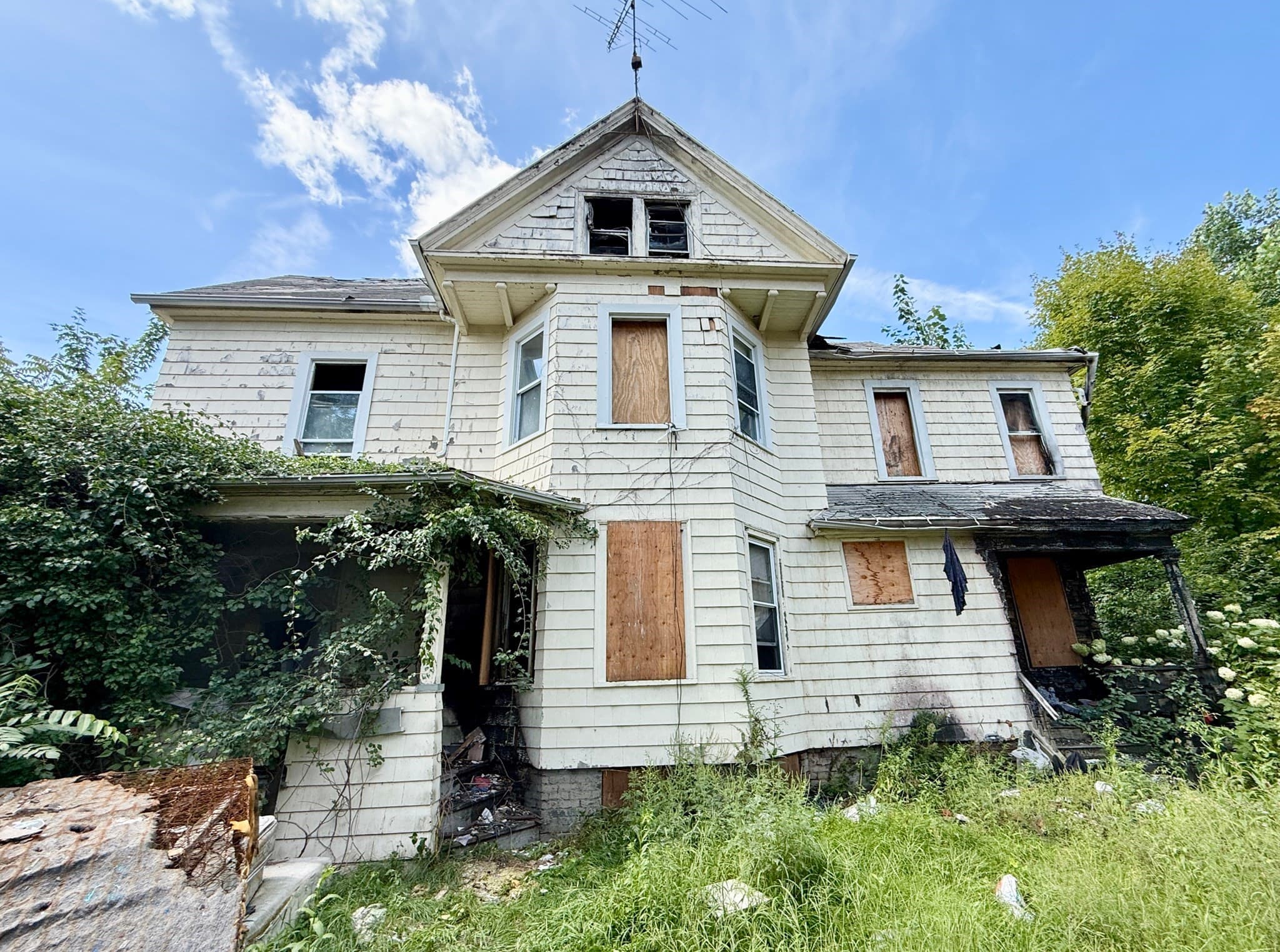 161 Lincoln St, Holyoke MA 01040