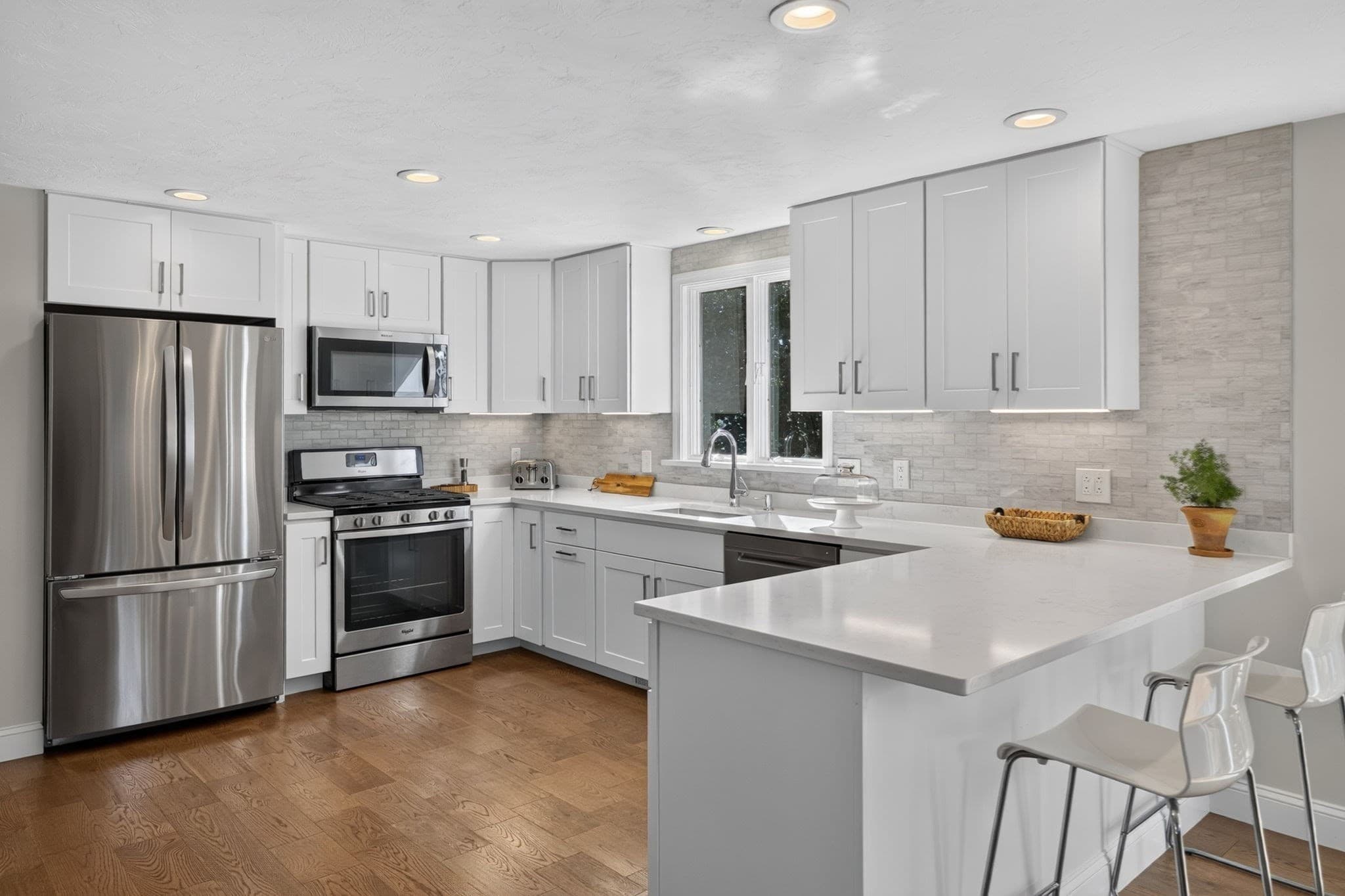 Single Family Residence at 39 Antlers Shore Drive, Falmouth MA 02536, Falmouth, photo 7 of 42