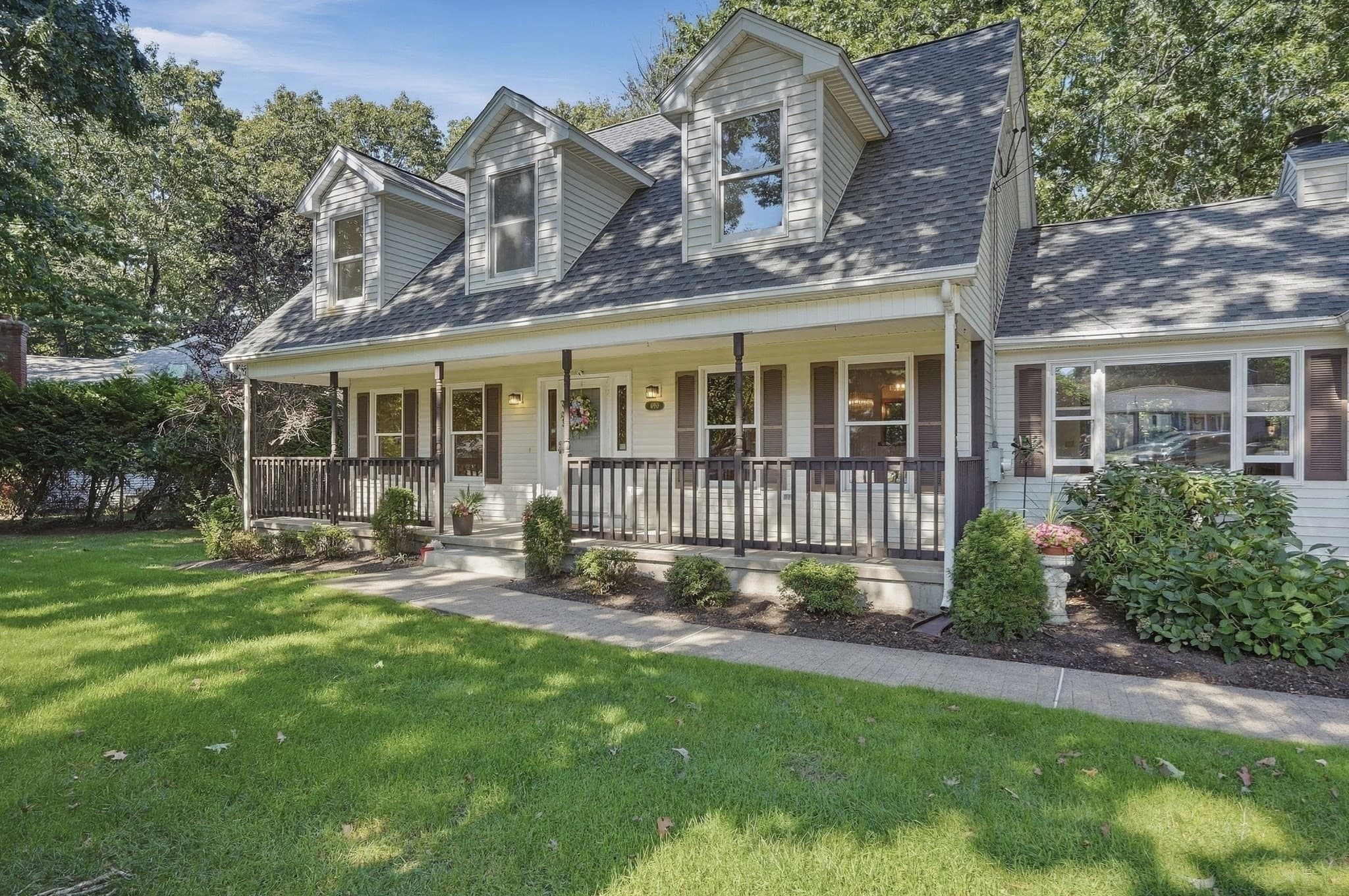 Single Family Residence at 690 Converse Street, Longmeadow MA 01106, Longmeadow, photo 2 of 39