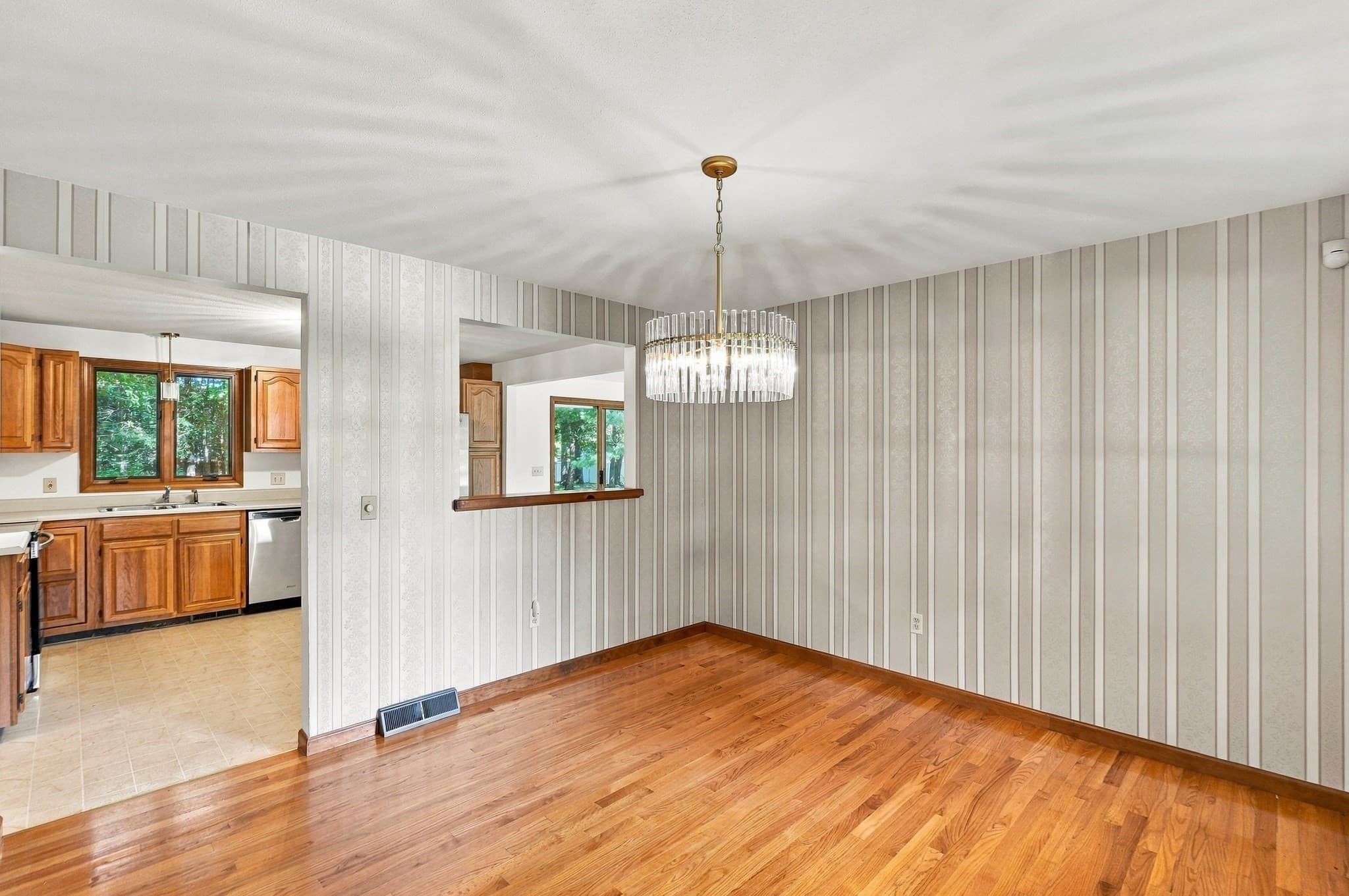 Single Family Residence at 690 Converse Street, Longmeadow MA 01106, Longmeadow, photo 11 of 39