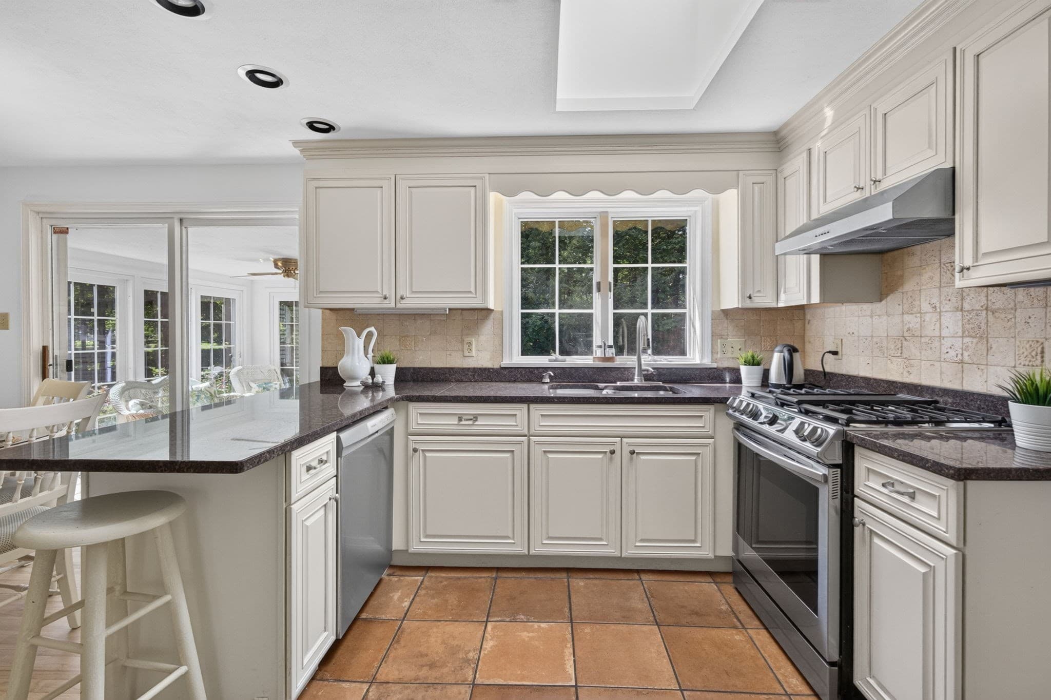 Single Family Residence at 132 Brentwood Cir, North Andover MA 01845, North Andover, photo 12 of 42