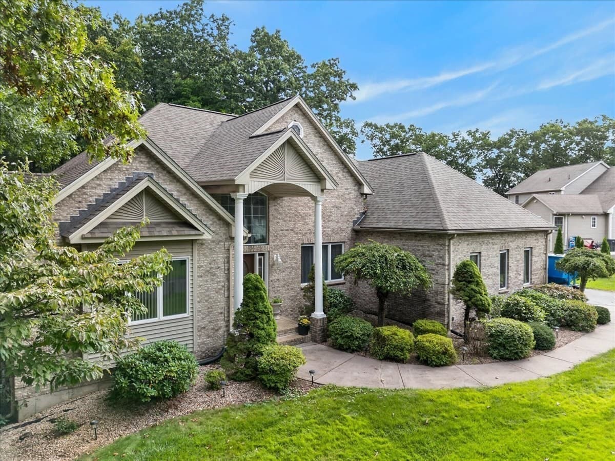 Single Family Residence at 31 Hillcrest Cir, Westfield MA 01085, Westfield, photo 2 of 42