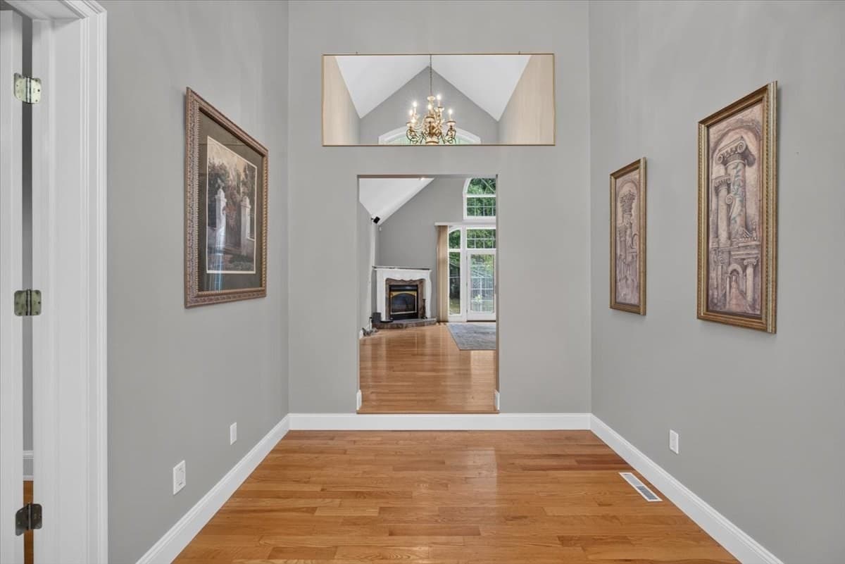 Single Family Residence at 31 Hillcrest Cir, Westfield MA 01085, Westfield, photo 5 of 42