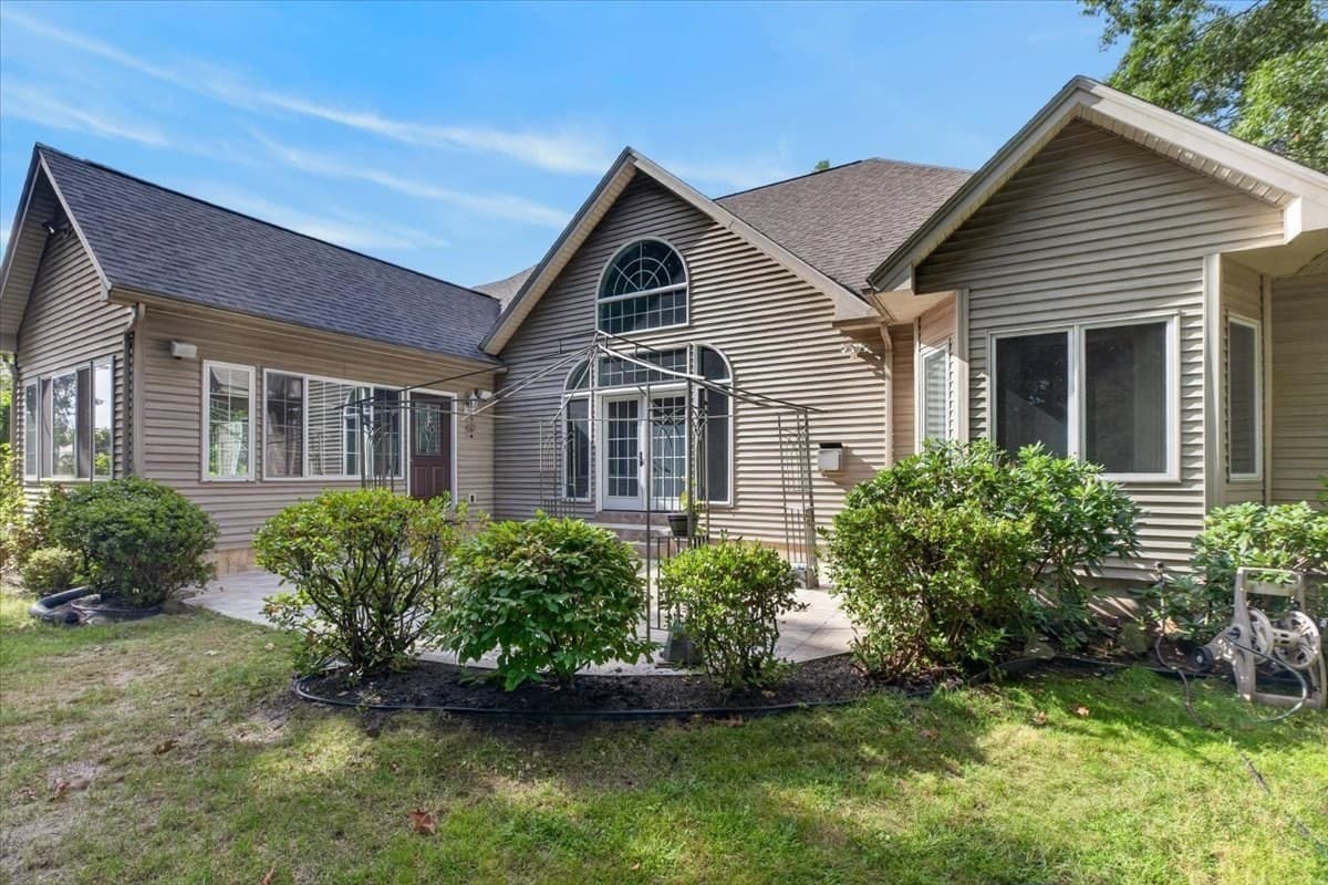 Single Family Residence at 31 Hillcrest Cir, Westfield MA 01085, Westfield, photo 41 of 42