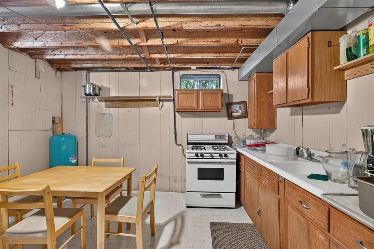Single Family Residence at 31 Hillcrest Cir, Westfield MA 01085, Westfield, photo 29 of 42