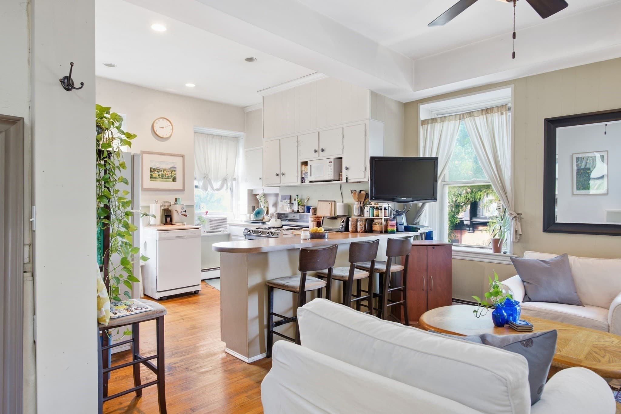 Condominium at 513-515 E 6th St # 3, Boston MA 02127, Boston, photo 3 of 10