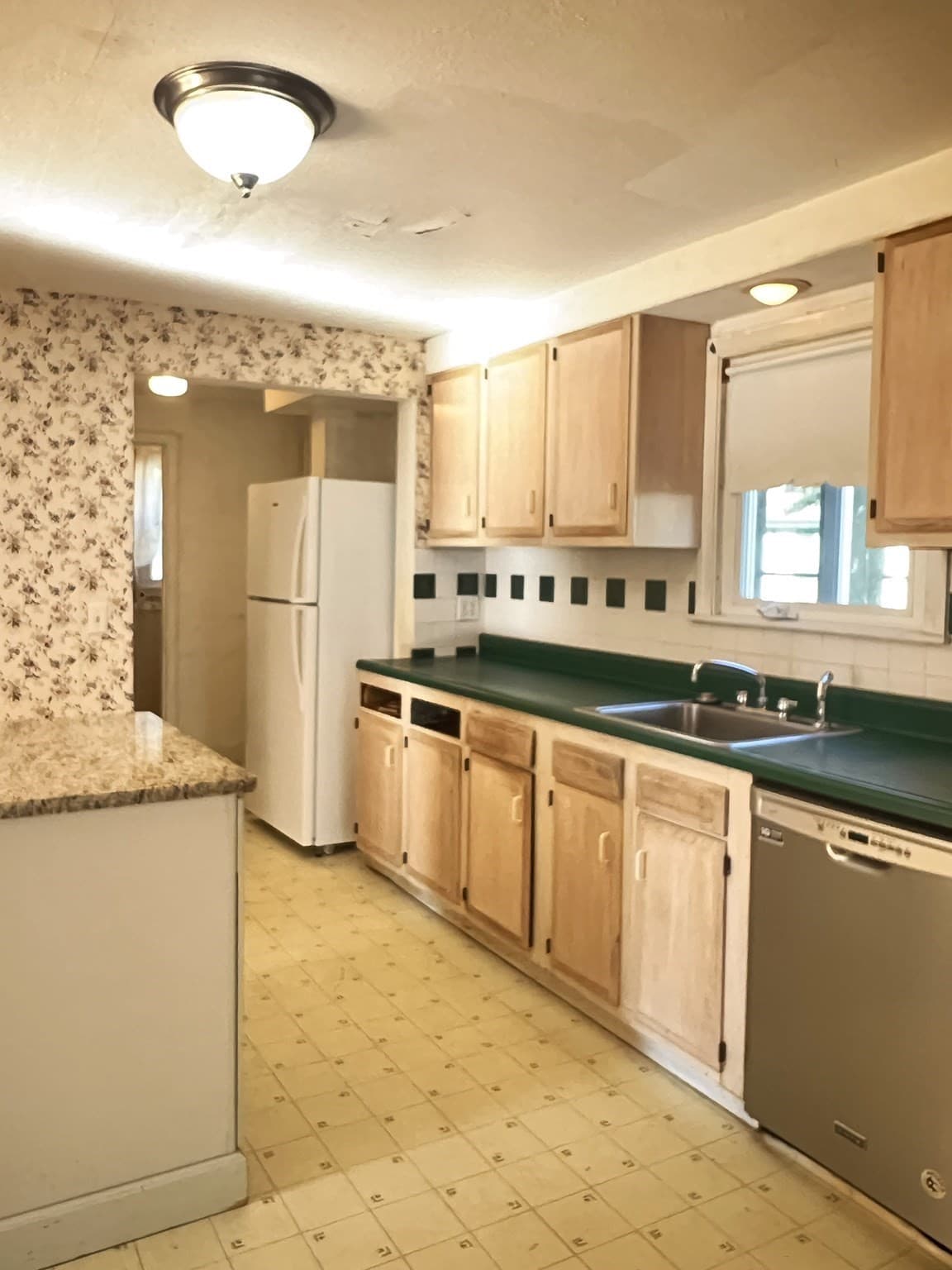 Single Family Residence at 109 Pilgrim, Springfield MA 01118, Springfield, photo 7 of 35
