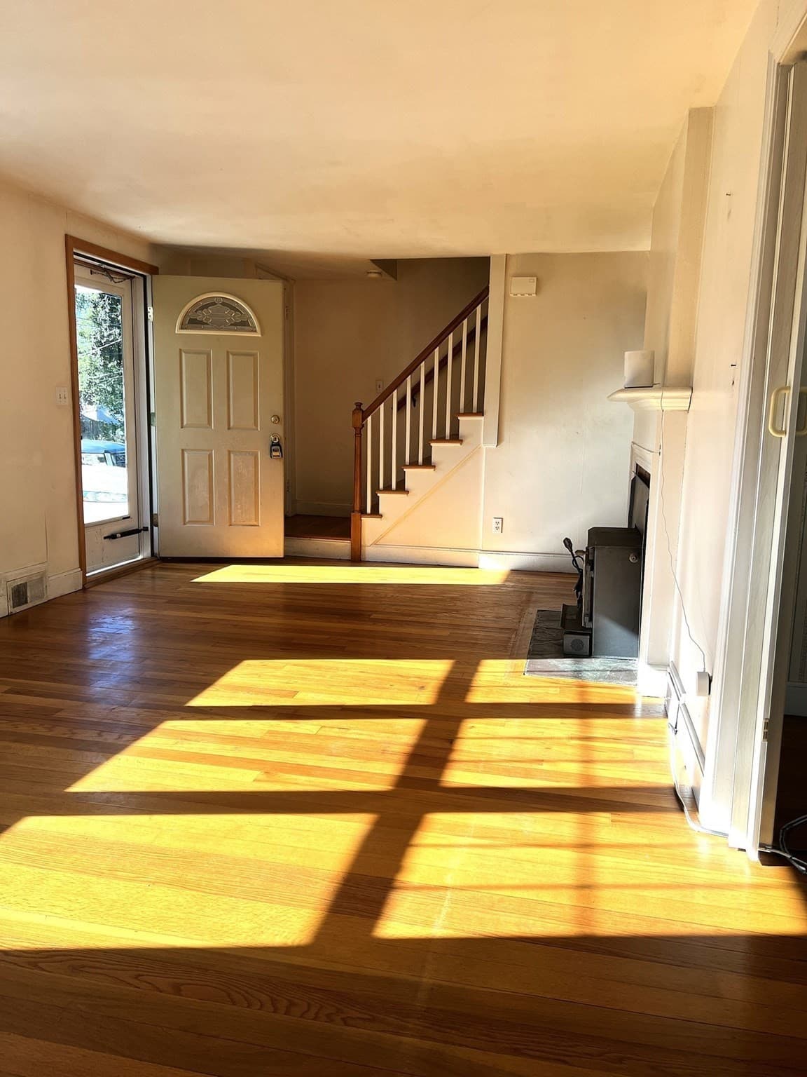 Single Family Residence at 109 Pilgrim, Springfield MA 01118, Springfield, photo 3 of 35