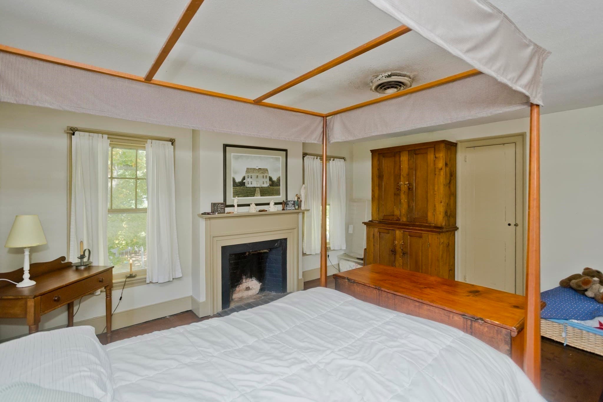 Single Family Residence at 40 Somers Rd, East Longmeadow MA 01028, East Longmeadow, photo 8 of 42