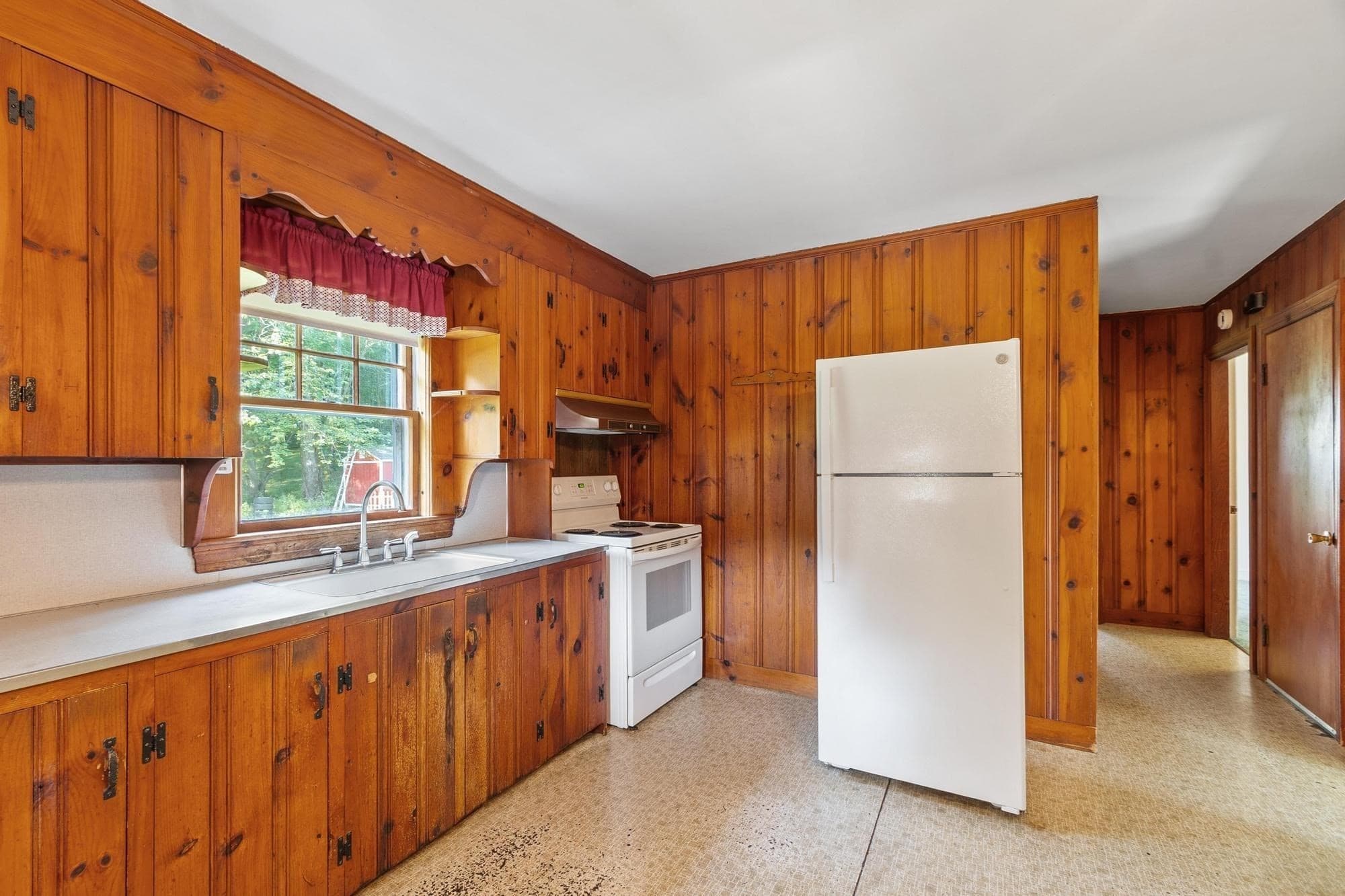 Single Family Residence at 95 West Street, Lunenburg MA 01462, Lunenburg, photo 2 of 18