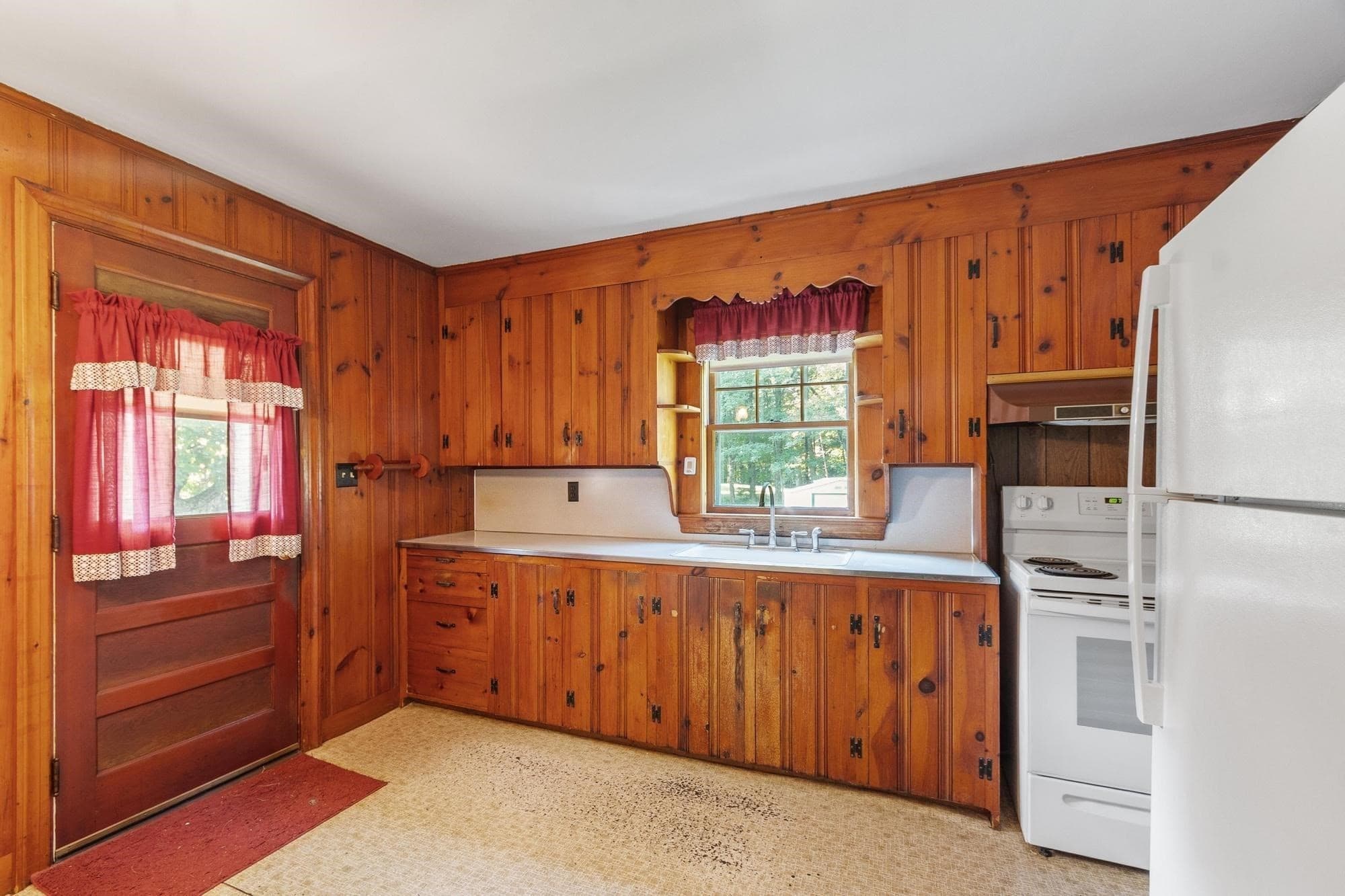Single Family Residence at 95 West Street, Lunenburg MA 01462, Lunenburg, photo 3 of 18