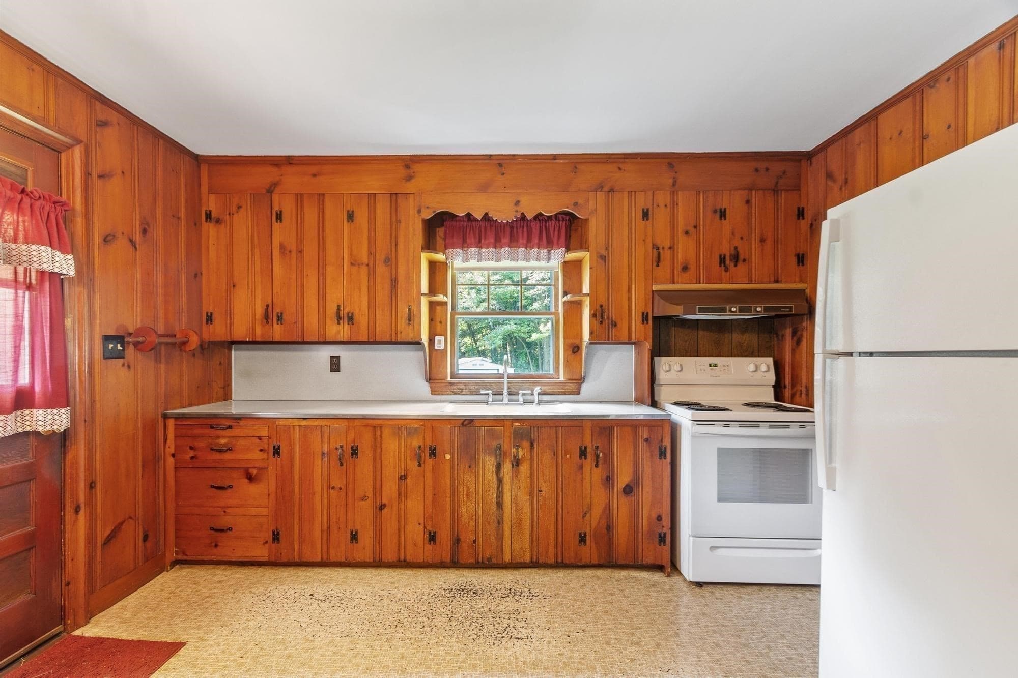 Single Family Residence at 95 West Street, Lunenburg MA 01462, Lunenburg, photo 5 of 18