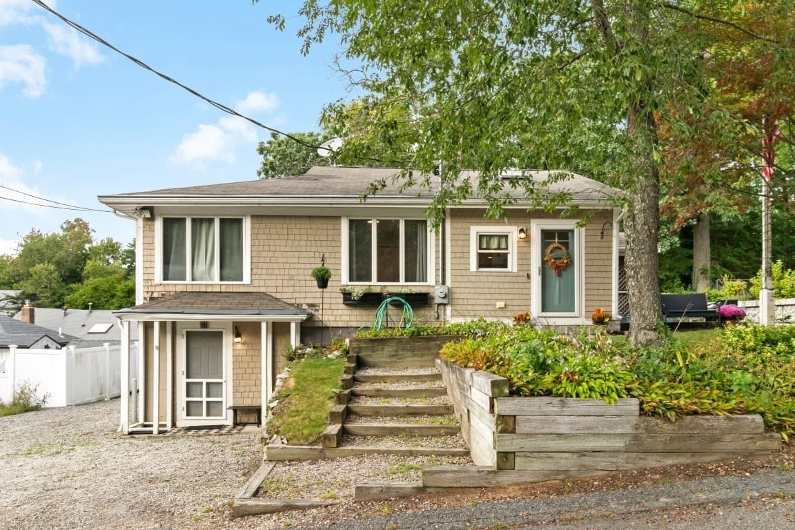 21 Shepard Ave, Pembroke MA 02359