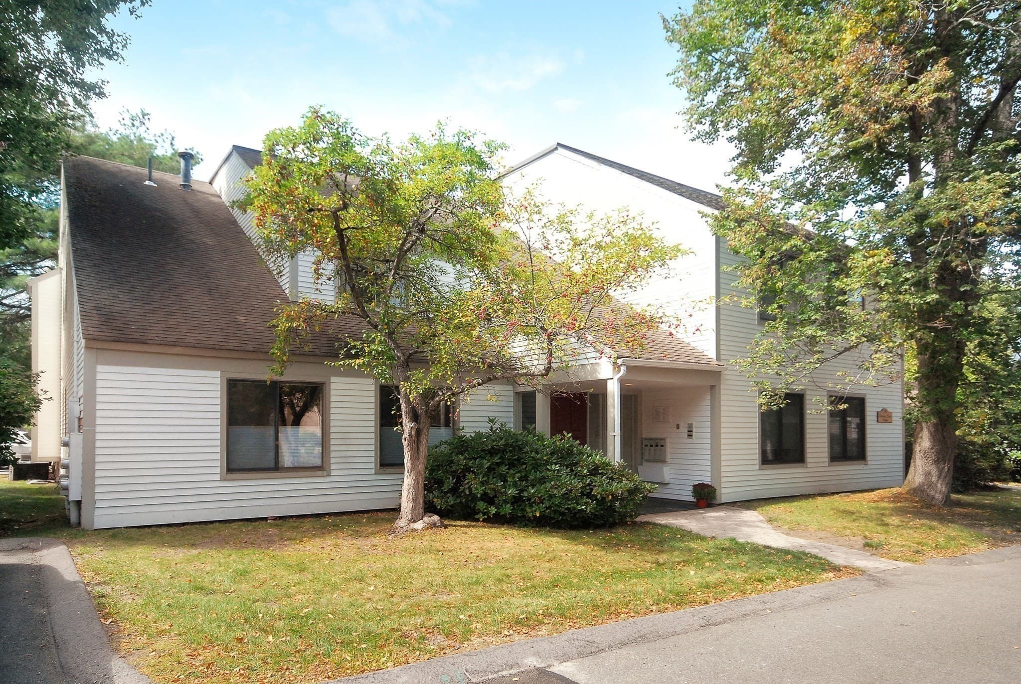 Condominium at 28 Concord Greene # 2, Concord MA 01742, Concord, photo 2 of 35