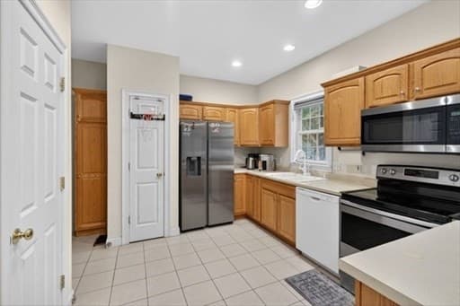 Condominium at 1 Knowlton Circle # 1, Upton MA 01568, Upton, photo 6 of 25
