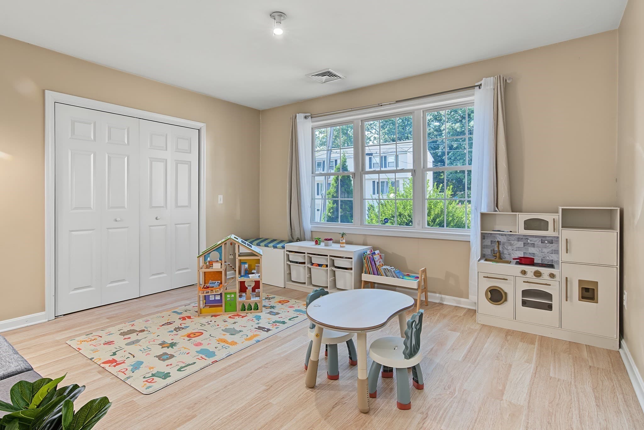 Single Family Residence at 6 Greenhalge St, Worcester MA 01604, Worcester, photo 29 of 38