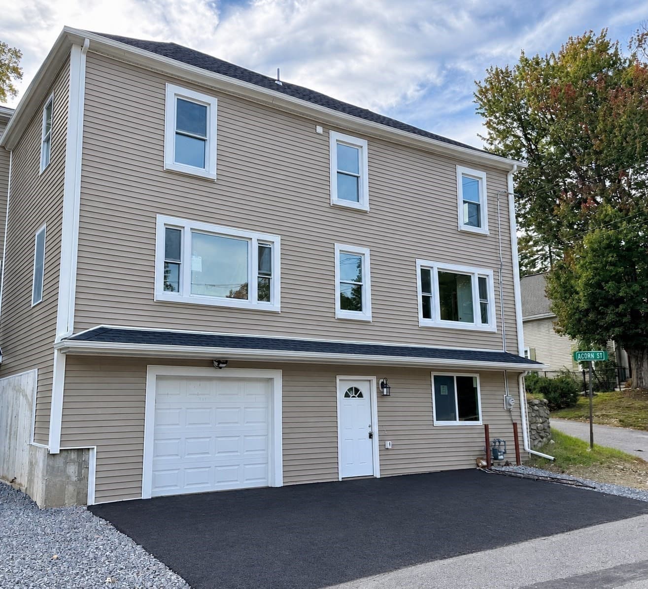 Single Family Residence at 346 Hilldale Ave, Haverhill MA 01832, Haverhill, photo 4 of 19