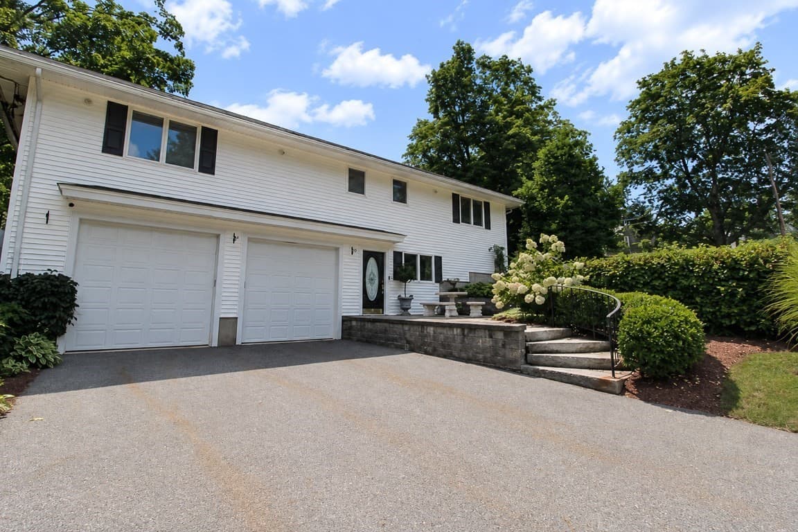 Single Family Residence at 4 Temi Road, Chelmsford MA 01824, Chelmsford, photo 5 of 42