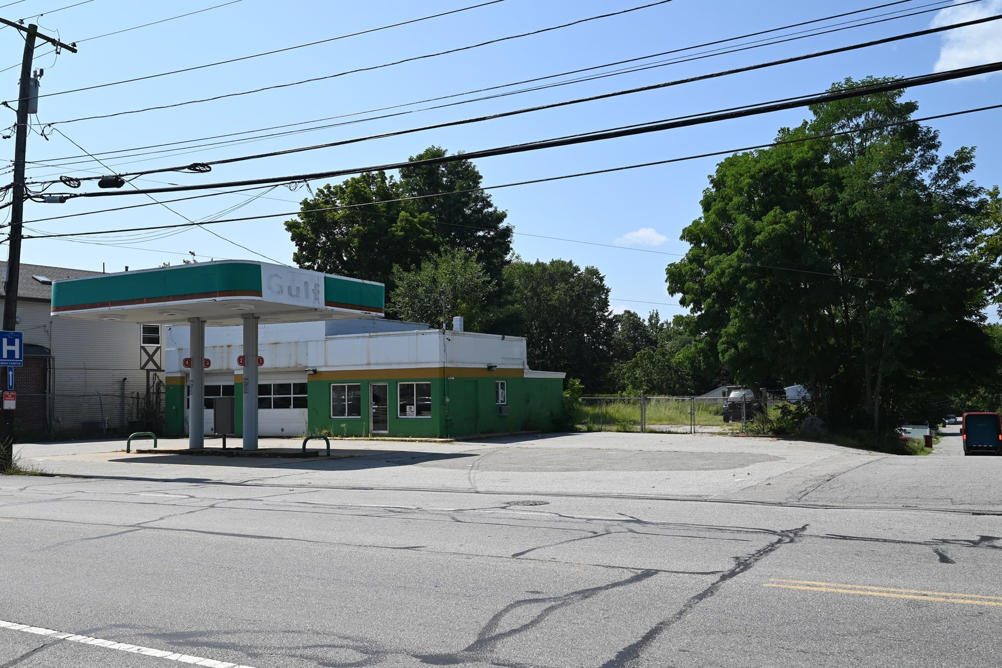 360 Mammoth Rd, Lowell MA 01854