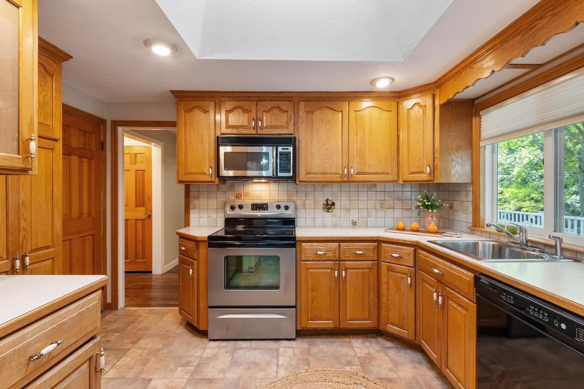 Single Family Residence at 1 Standish Road, Lynnfield MA 01940, Lynnfield, photo 4 of 42