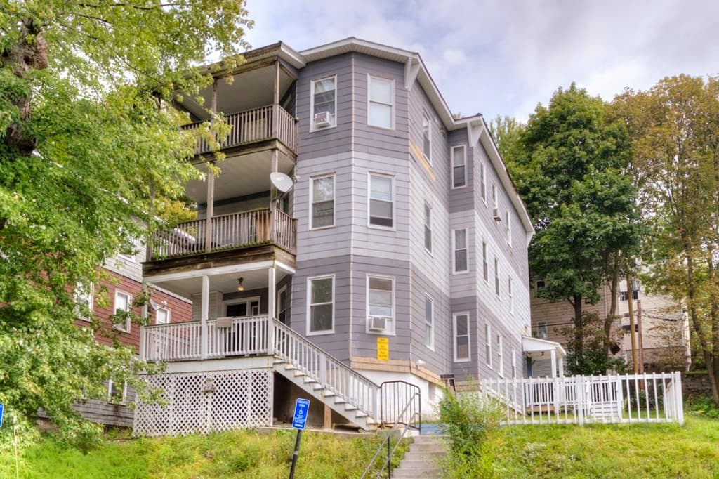 27 Rodney St, Worcester MA 01605