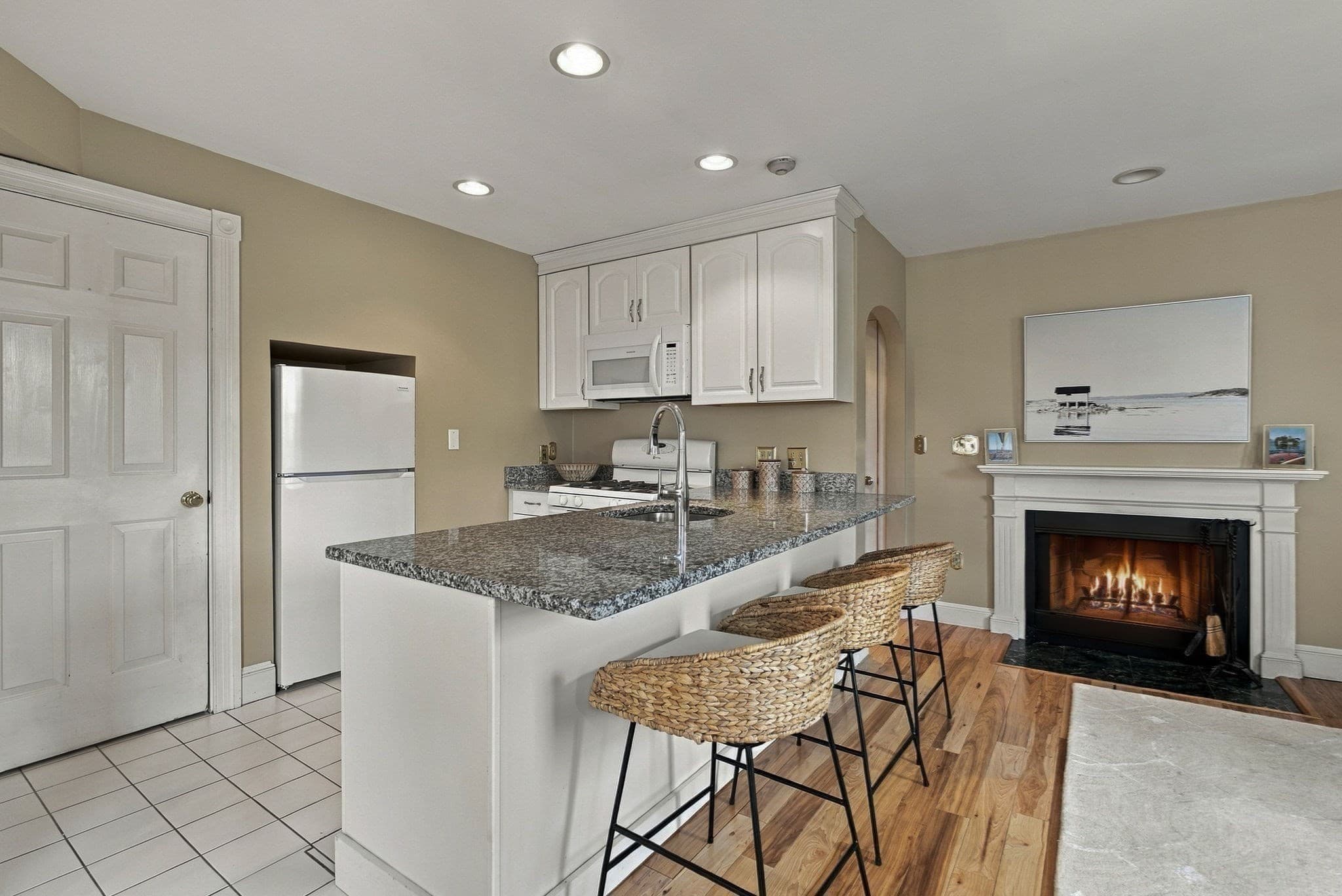 Condominium at 162 High St # B, Newburyport MA 01950, Newburyport, photo 5 of 20