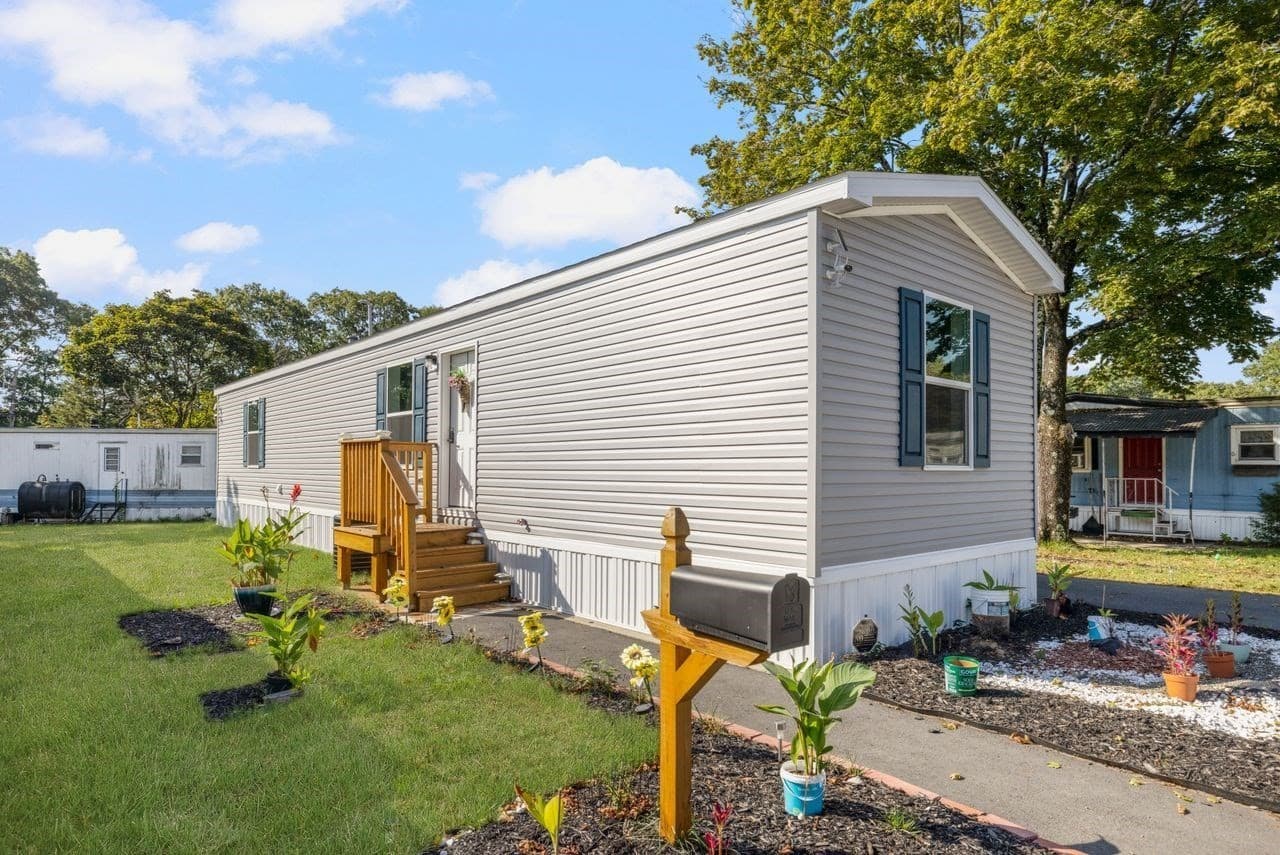 460 Collins # 25, Attleboro MA 02703