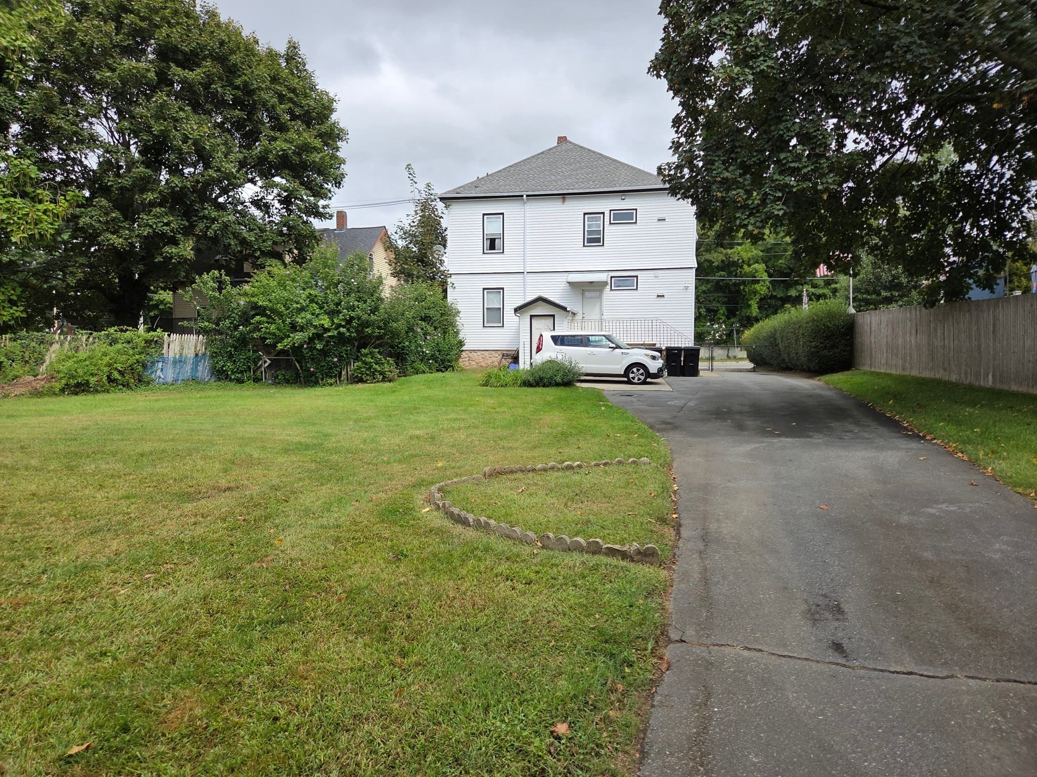 Multi Family at 131 State Rd, Dartmouth MA 02747, Dartmouth, photo 2 of 38