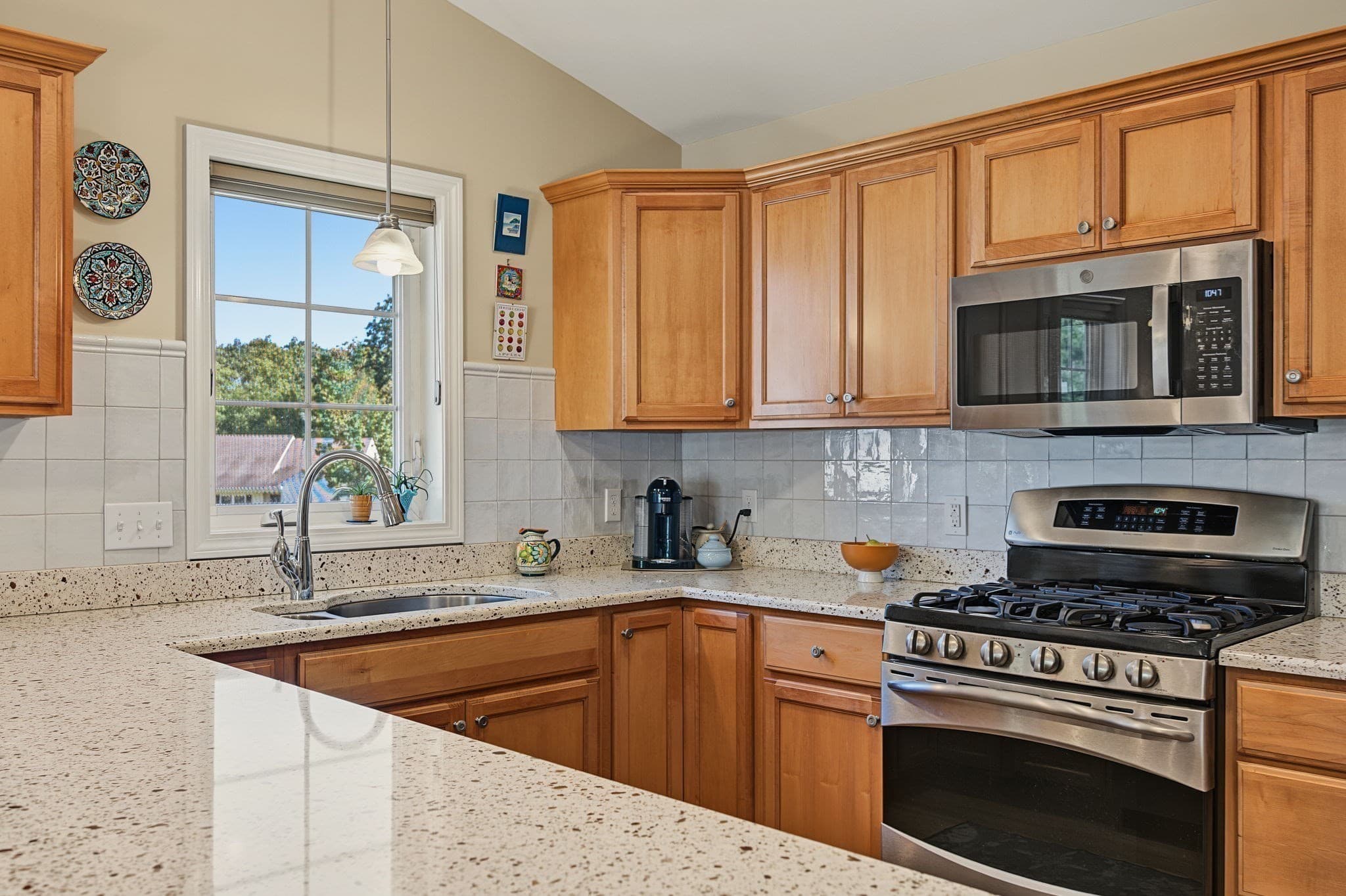 Condominium at 49 Silver Crest Lane # 49, Greenfield MA 01301, Greenfield, photo 5 of 32