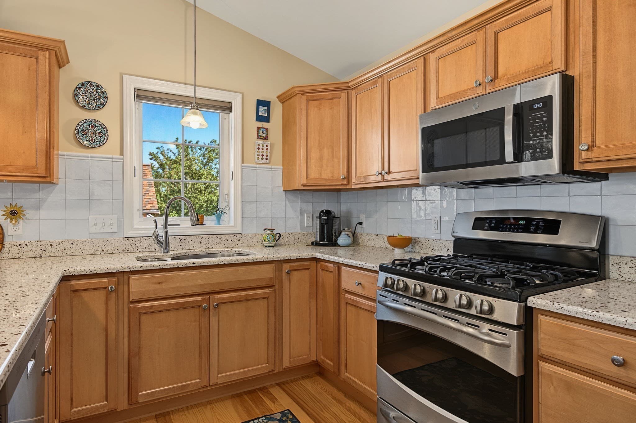Condominium at 49 Silver Crest Lane # 49, Greenfield MA 01301, Greenfield, photo 4 of 32