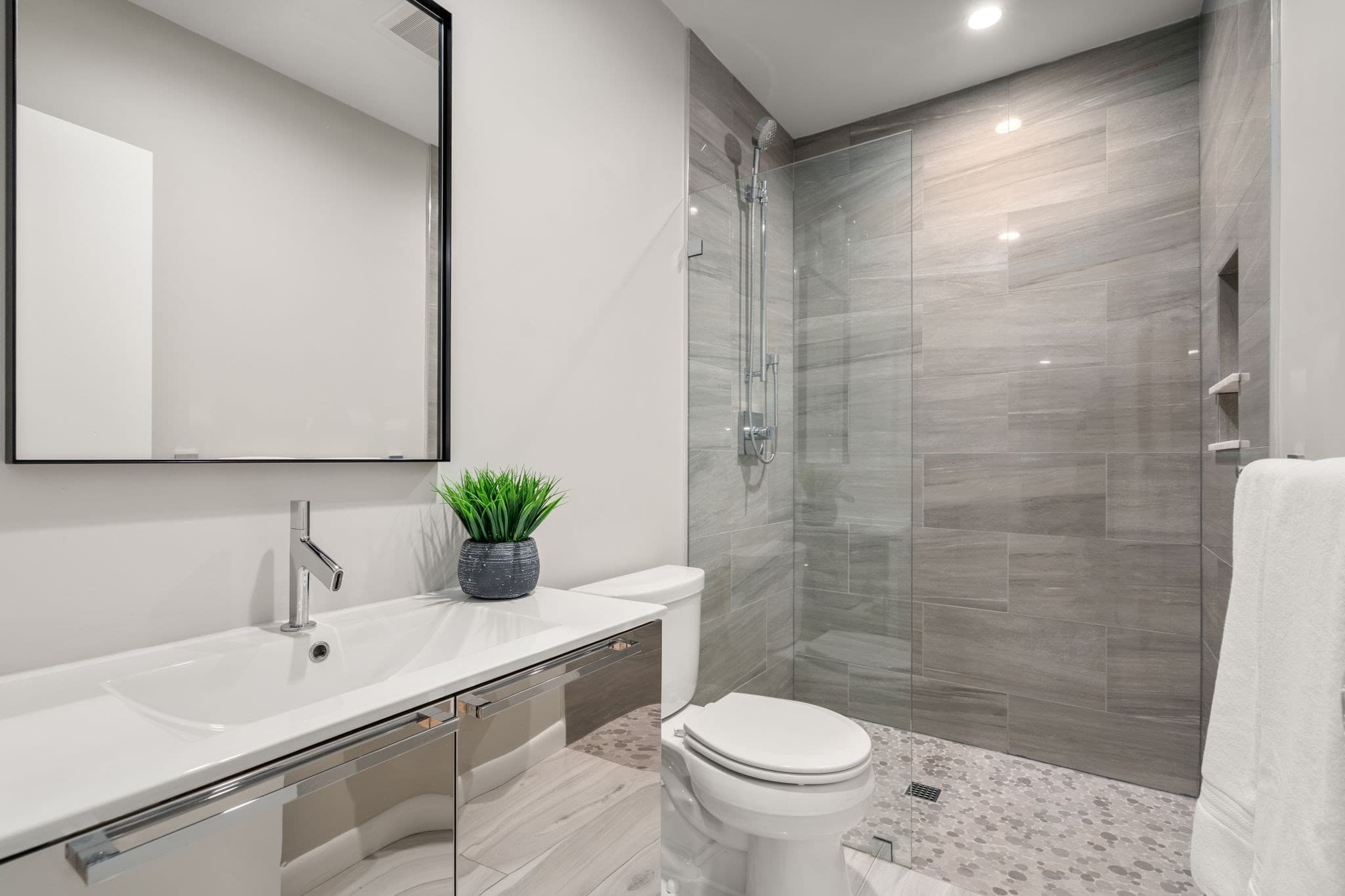 Single Family Residence at 18 Chestnut Pl, Brookline MA 02445, Brookline, photo 12 of 19