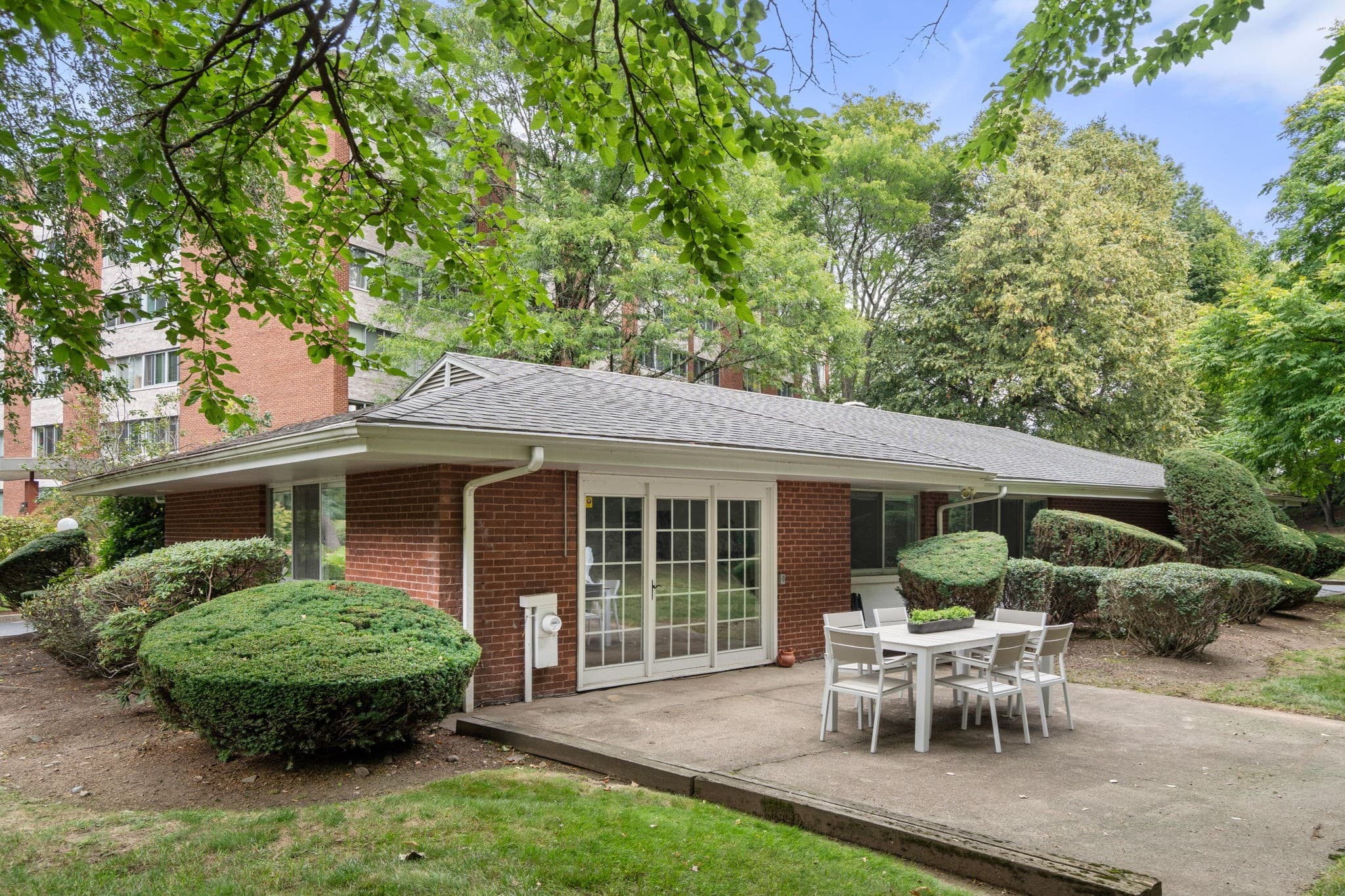 Single Family Residence at 18 Chestnut Pl, Brookline MA 02445, Brookline, photo 15 of 19