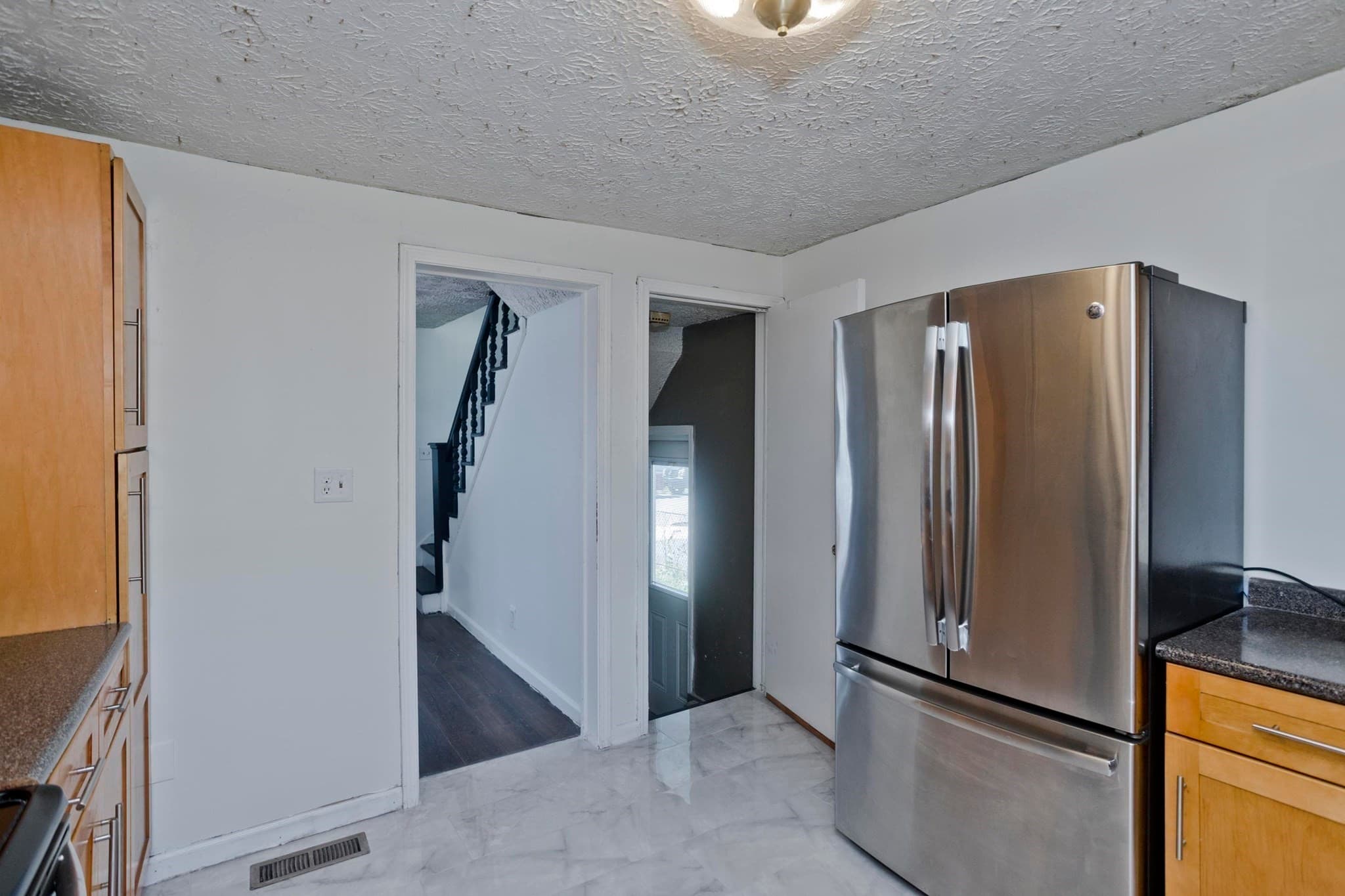 Single Family Residence at 23 Jenness St, Springfield MA 01104, Springfield, photo 6 of 33